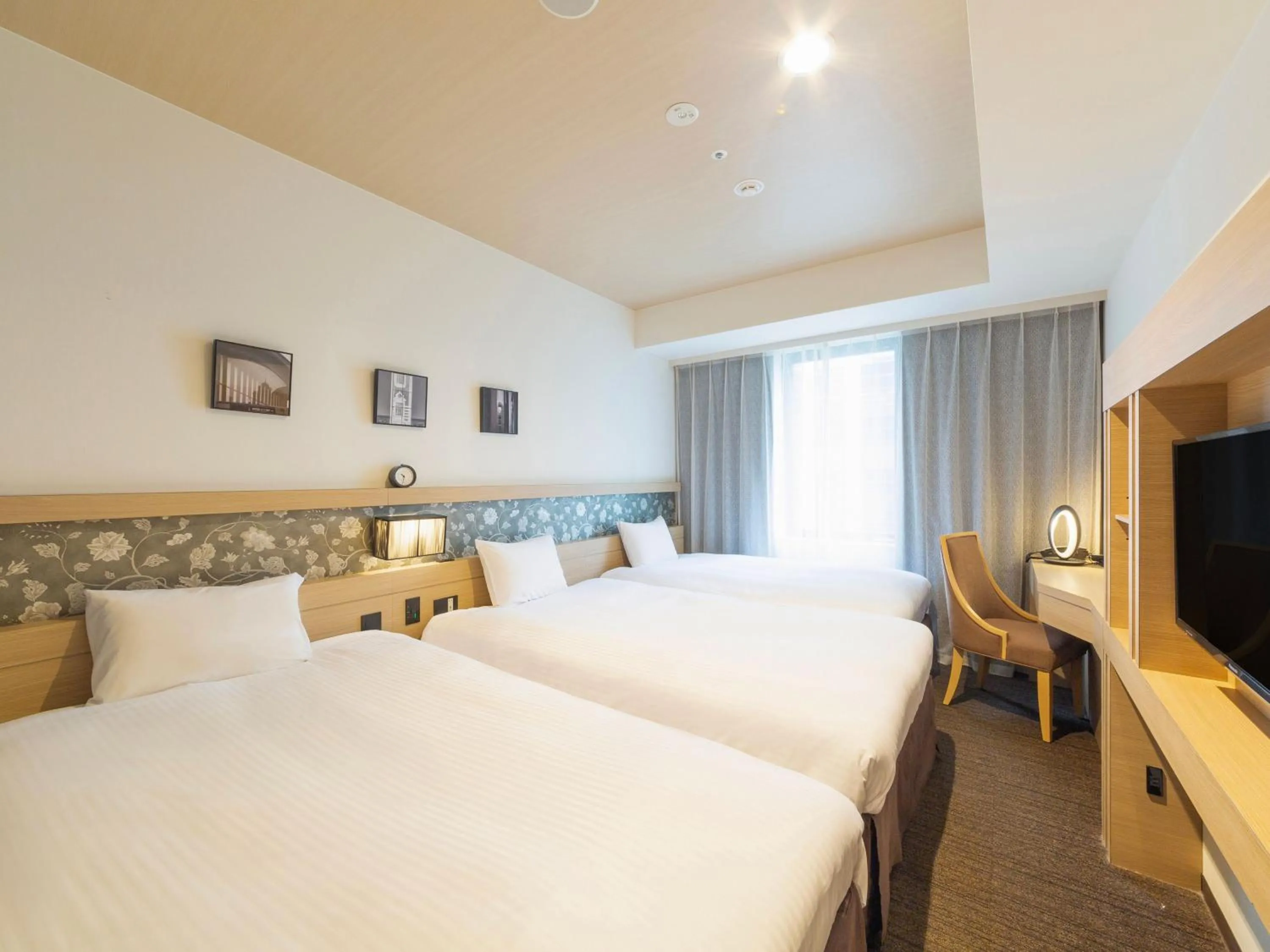 Photo of the whole room, Bed in Hotel Keihan Yodoyabashi