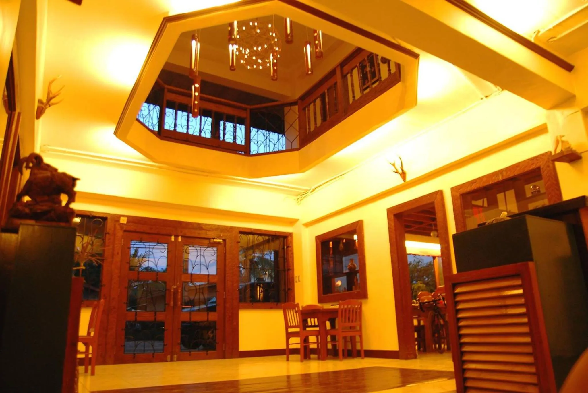 Centro Mactan Suites