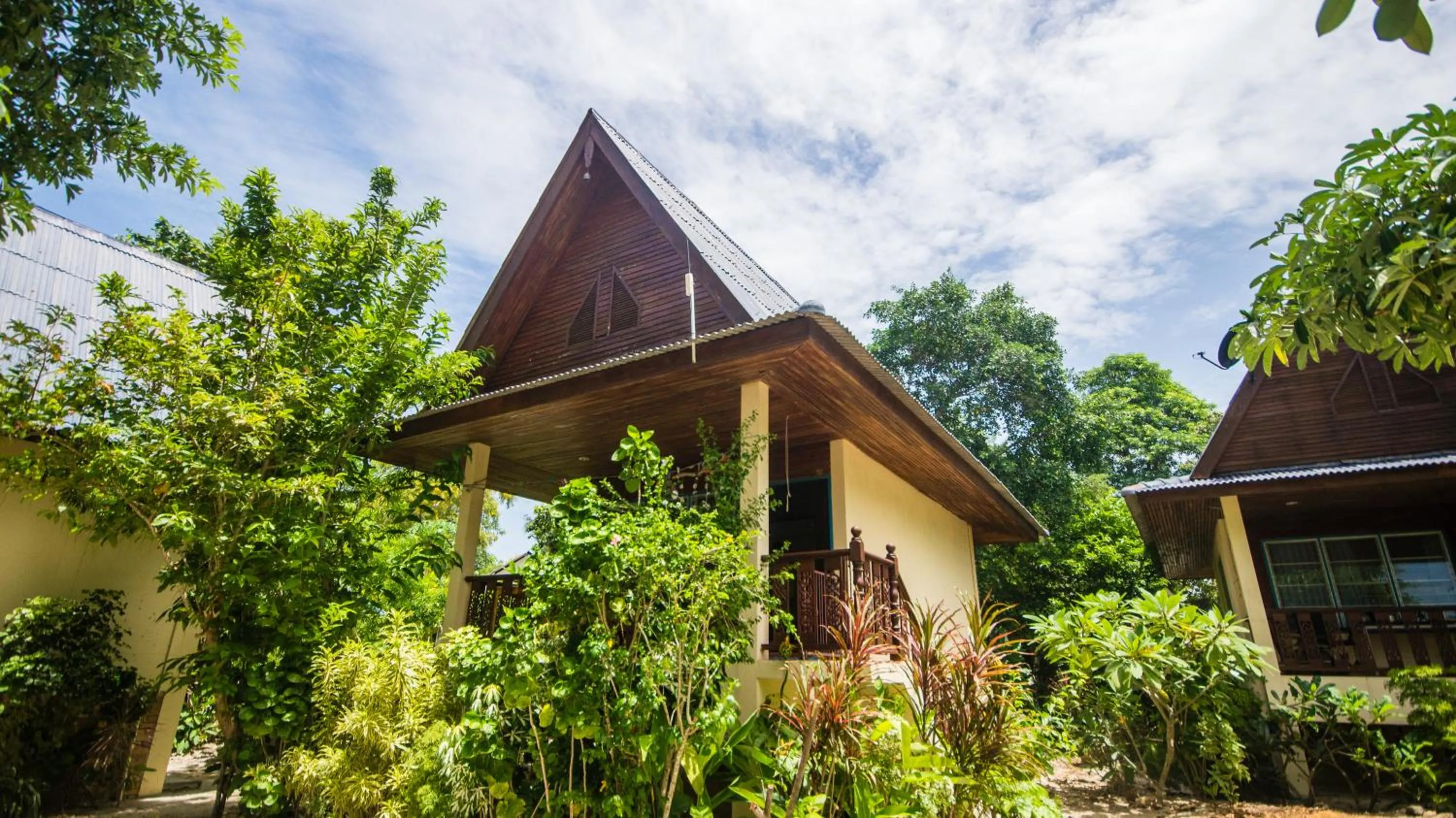 Tropicana Khophagan Resort Hotel