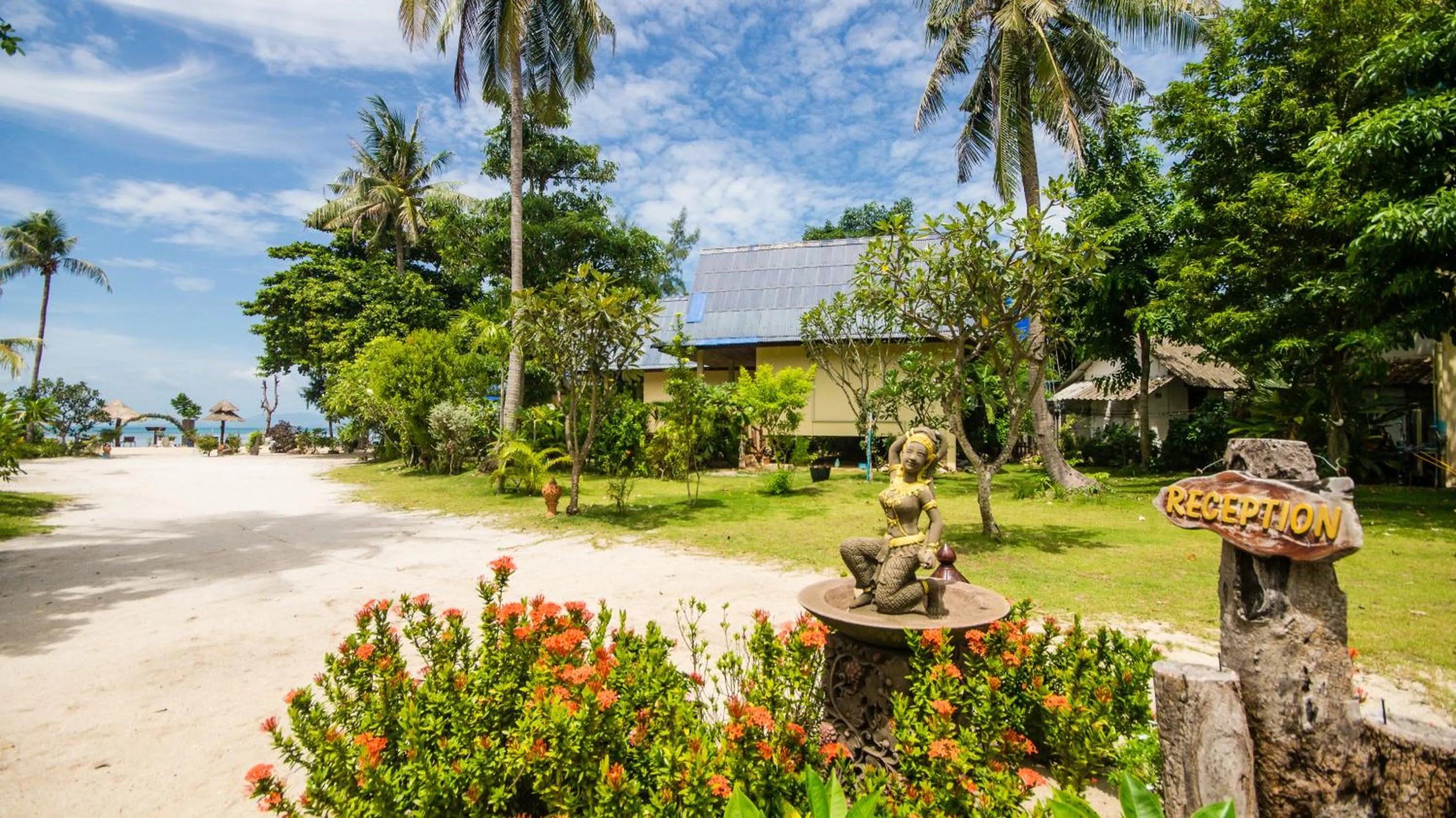 Garden in Tropicana Khophagan Resort Hotel