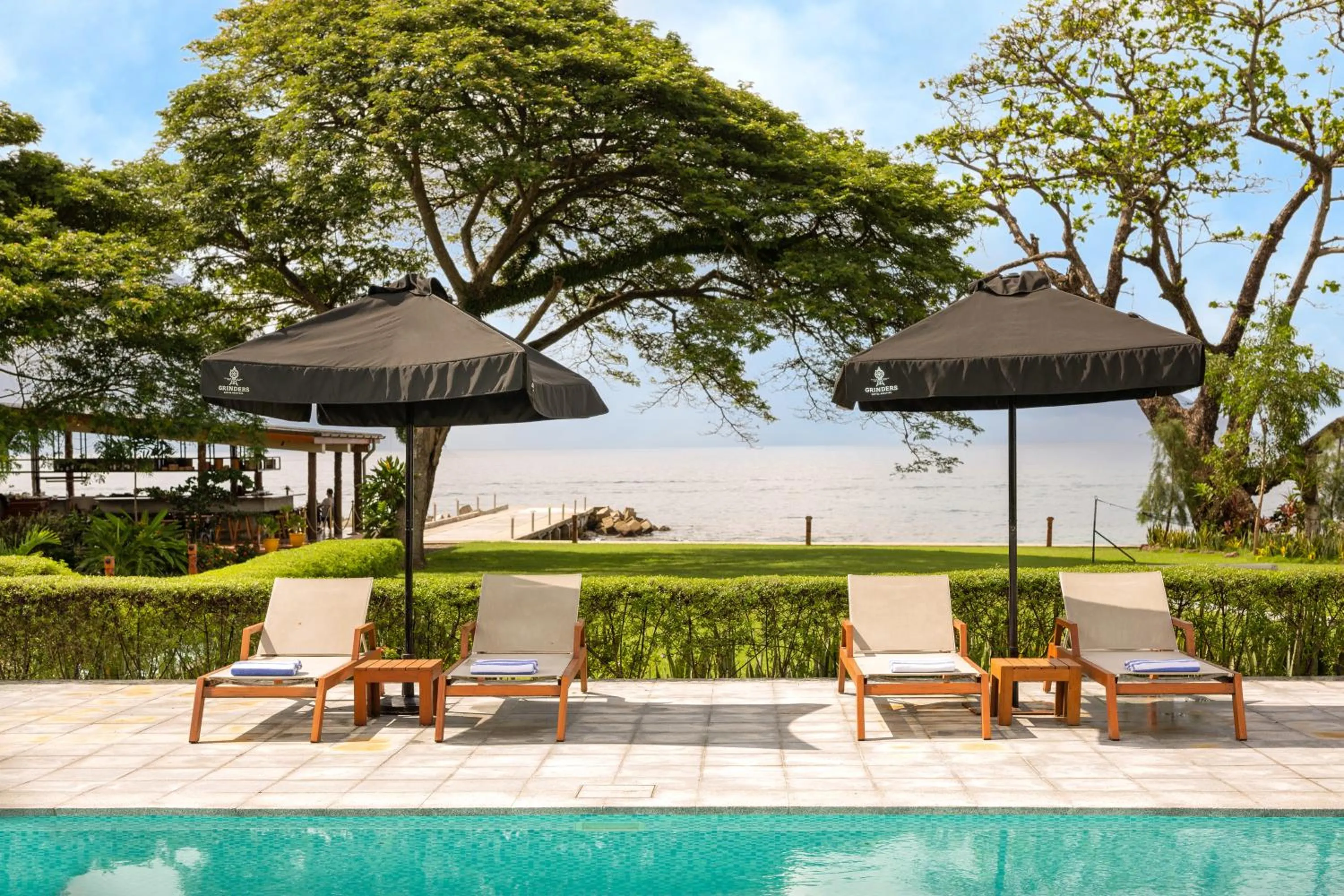 Swimming pool in Coral Sea Resort & Casino