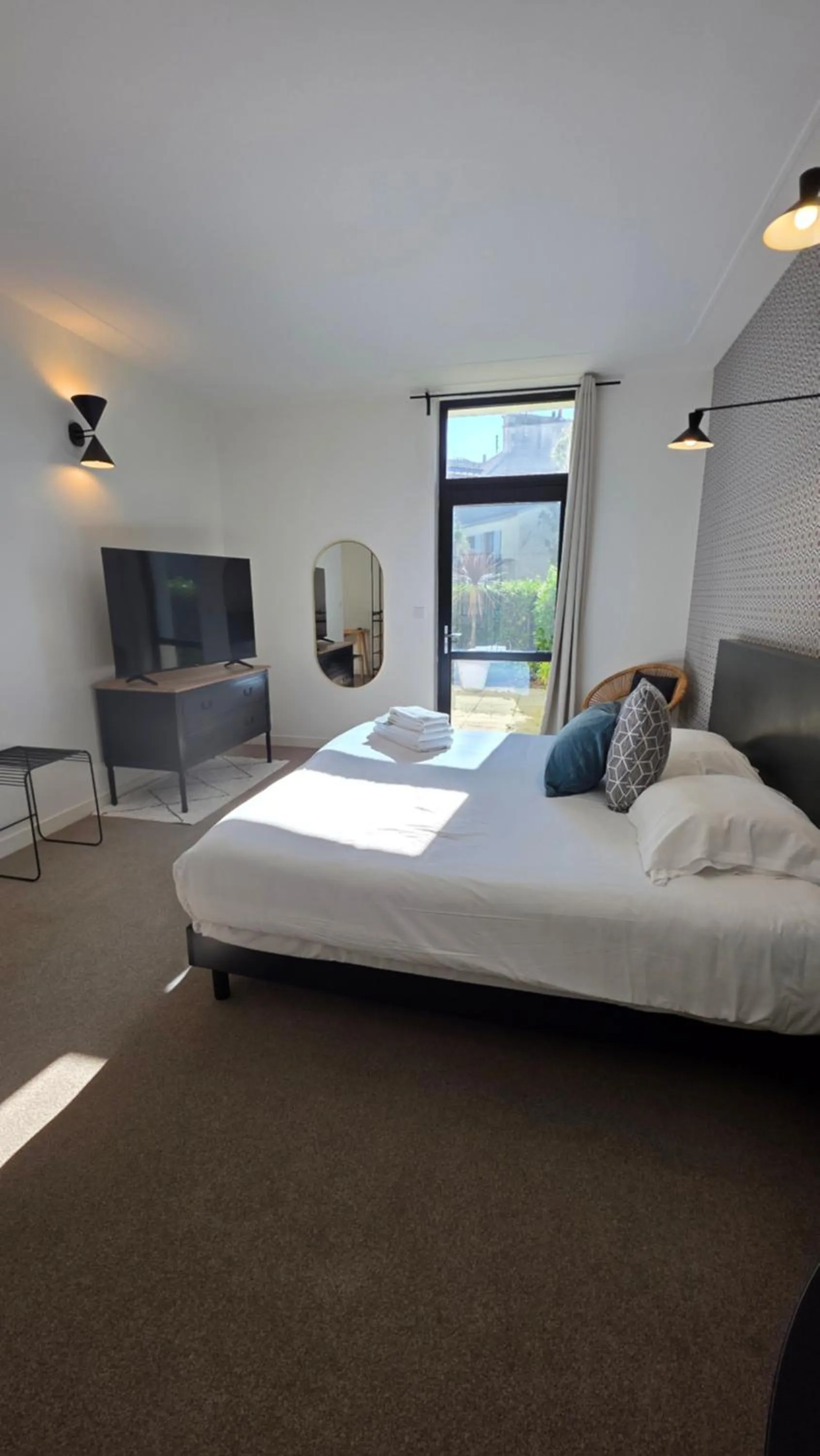 Photo of the whole room, Bed in Hotel de France