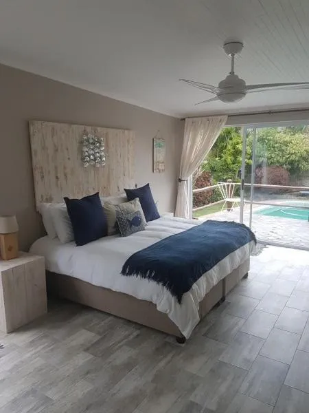 Patio, Bed in Log Inn