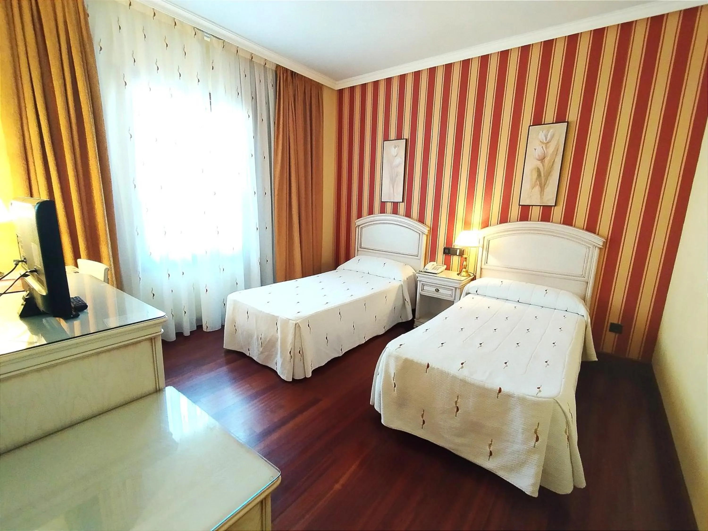 Bedroom, Bed in Hotel Conde Ansúrez