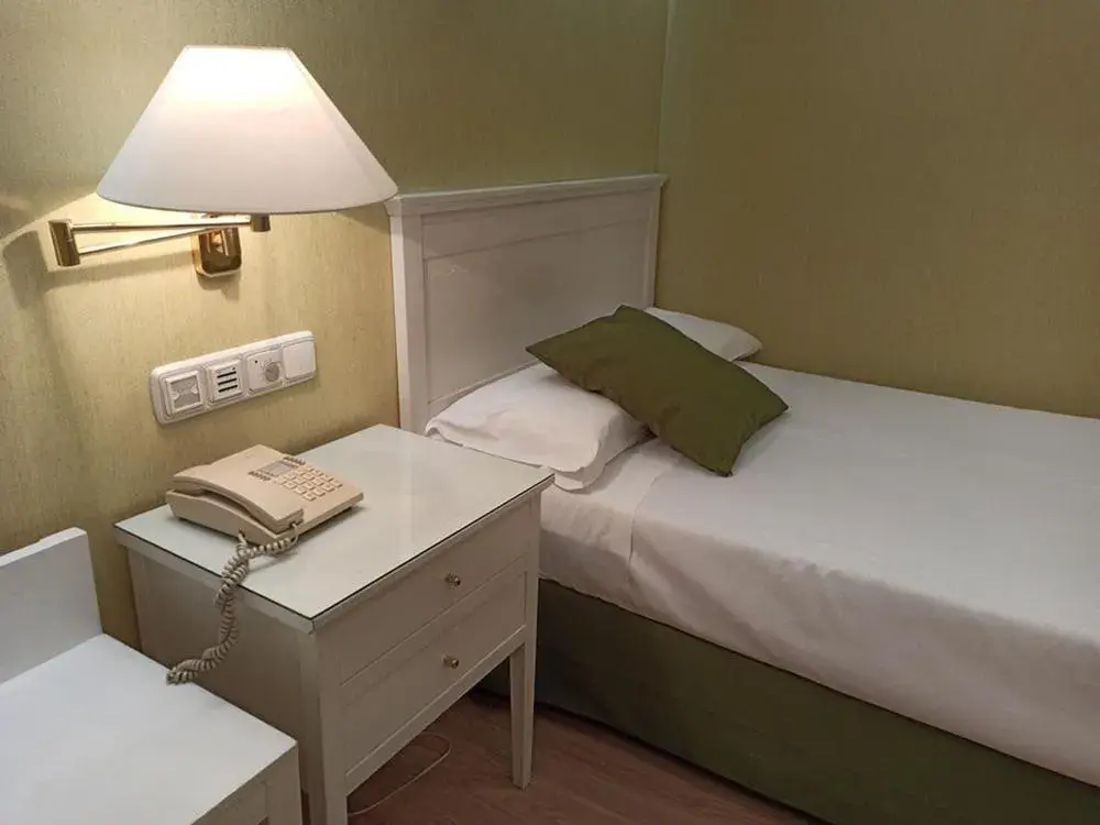 Small Single Room in Bes Hotel Bergamo Ovest Small Single Room in Bes Hotel Bergamo Ovest