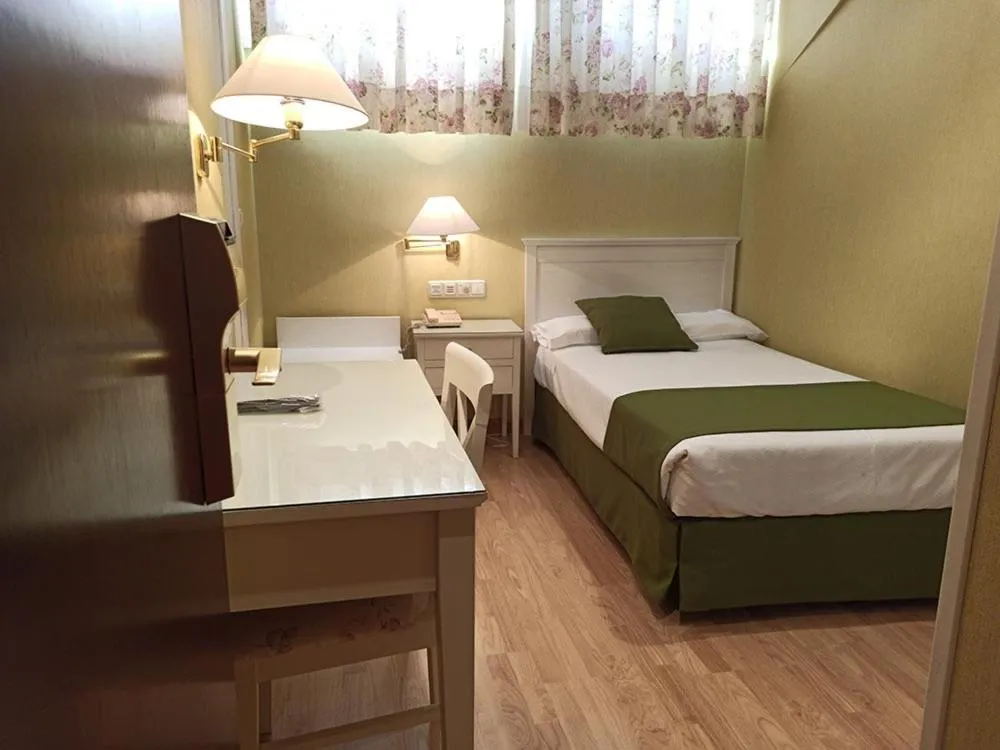 Bed in Bes Hotel Bergamo Ovest