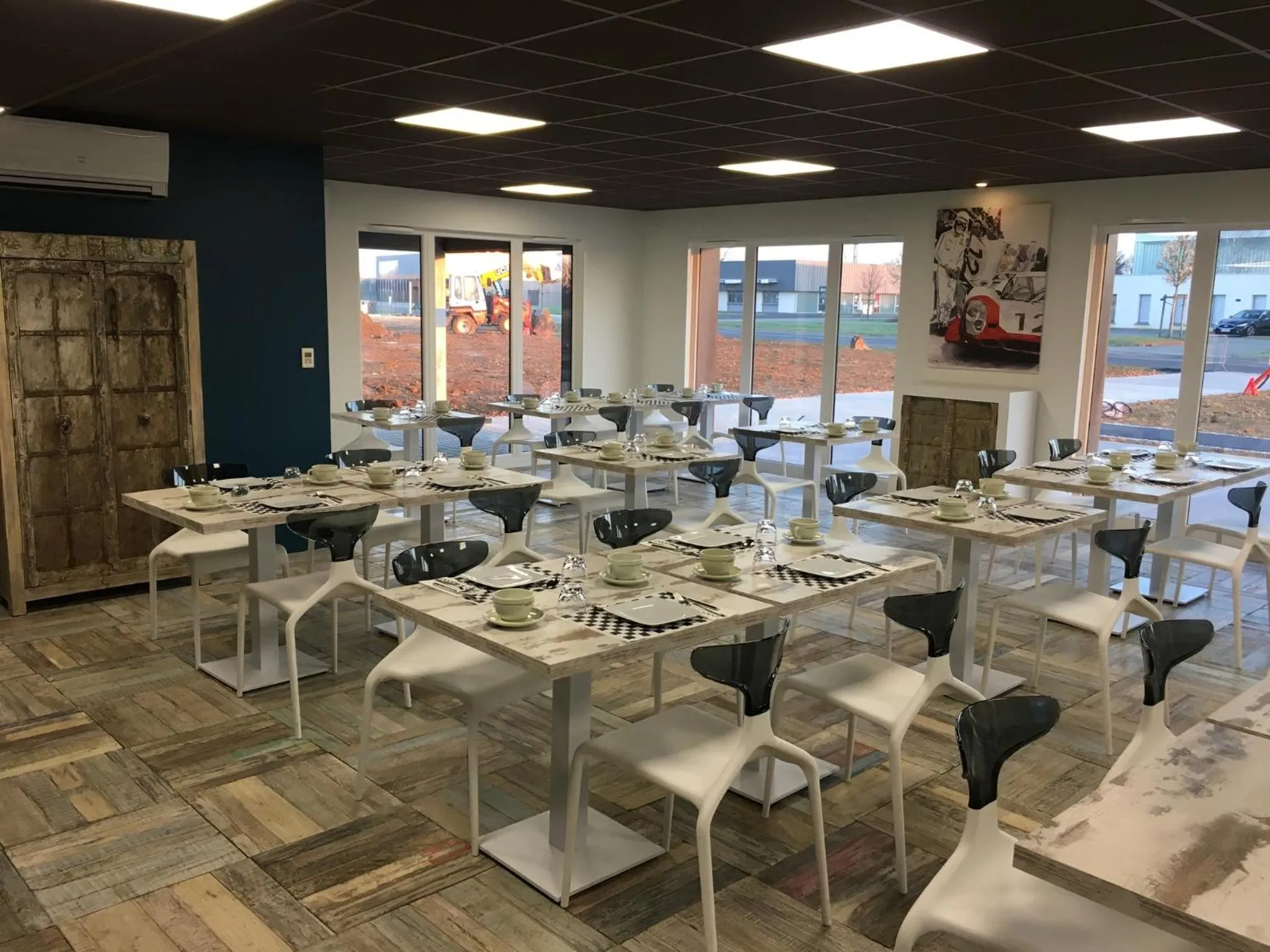 Restaurant/places to eat in Résidence des Pilotes