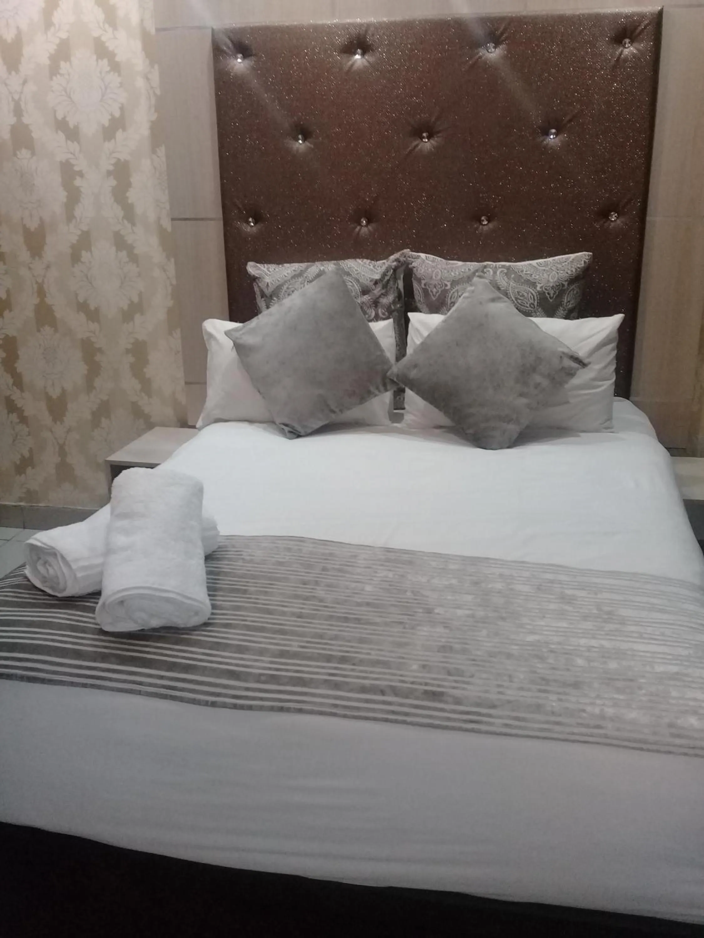 Day, Bed in The Union Hotel