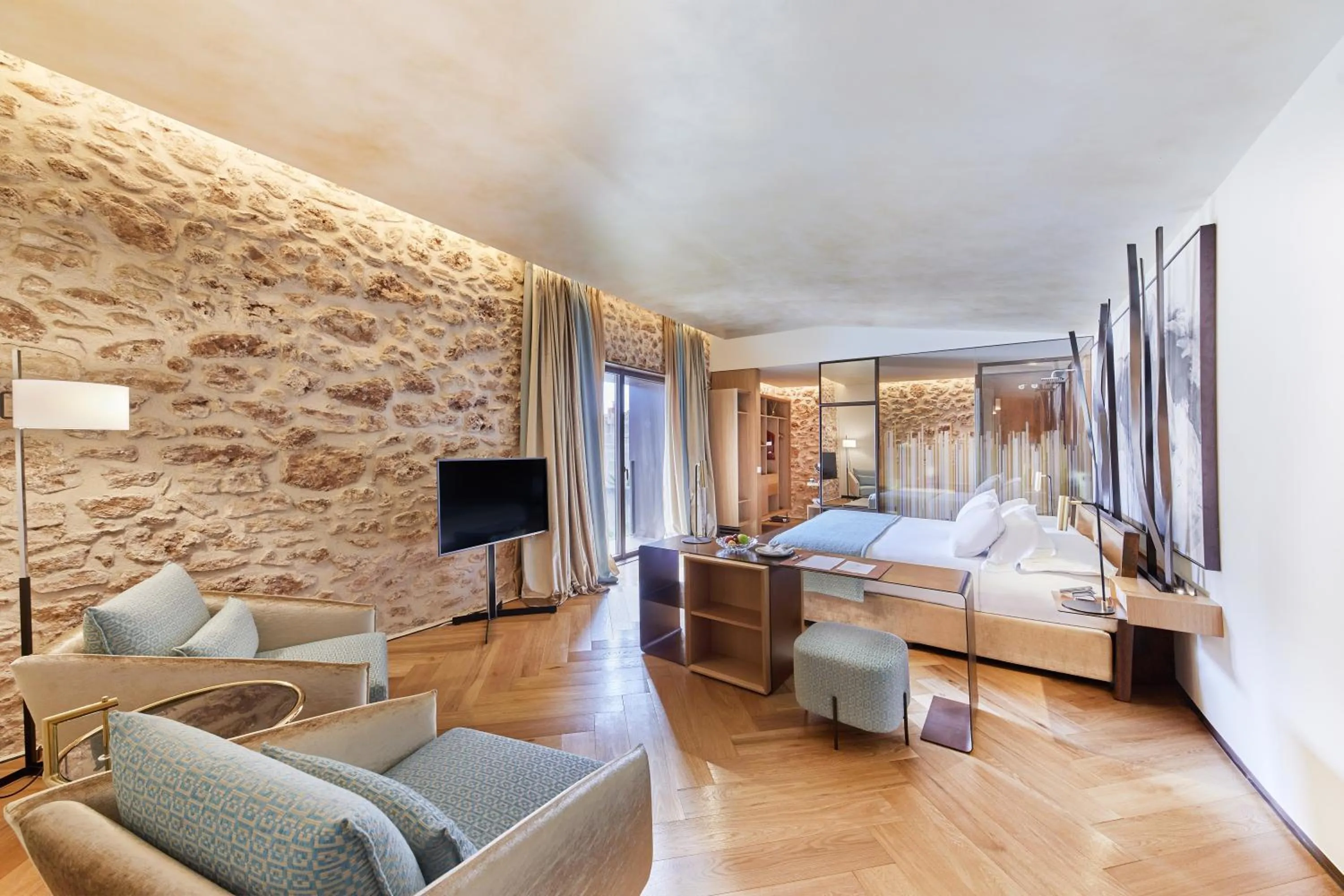 Photo of the whole room, Bed in Sa Creu Nova Petit Palais Art & Spa