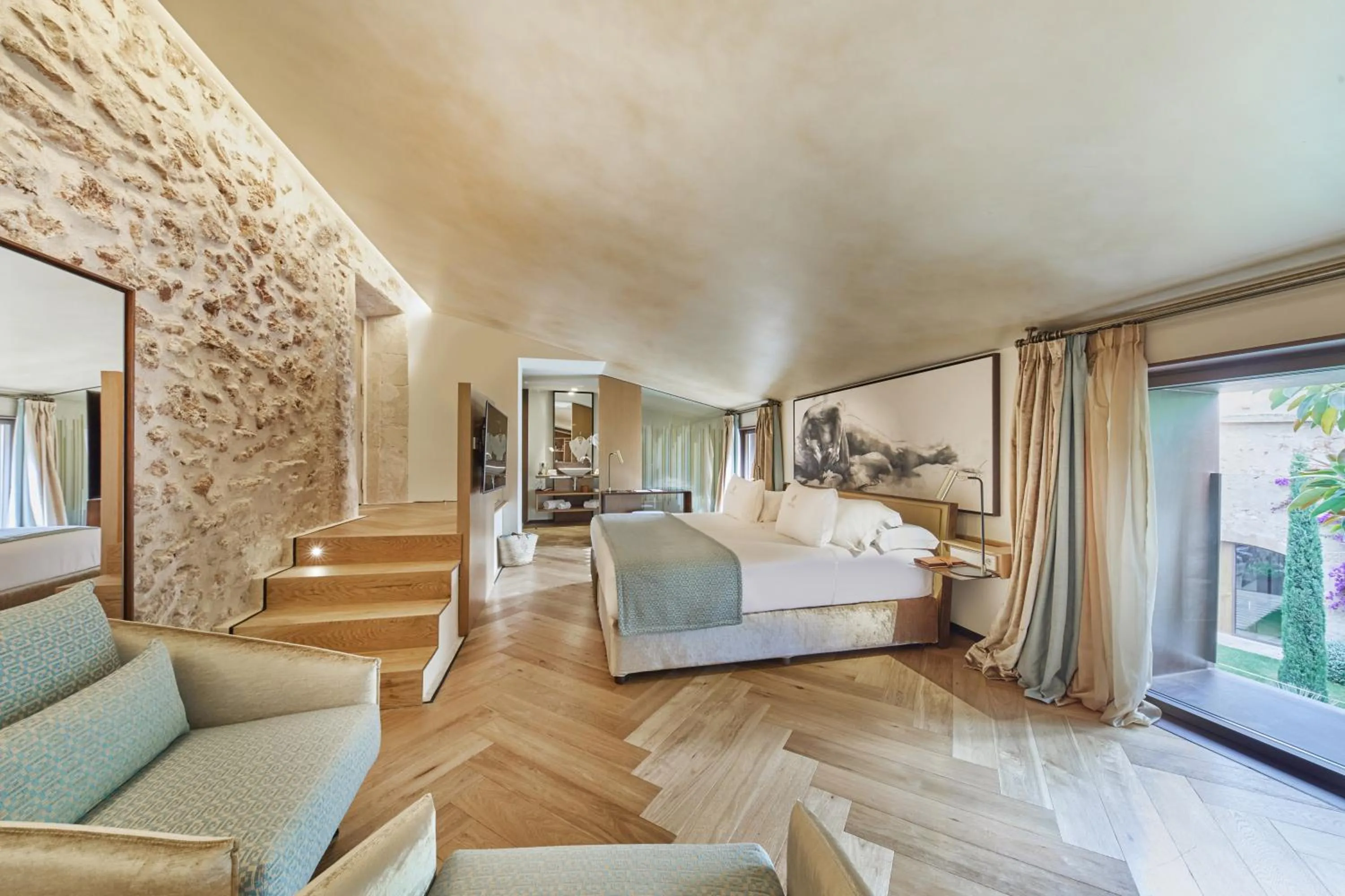 Photo of the whole room, Bed in Sa Creu Nova Petit Palais Art & Spa