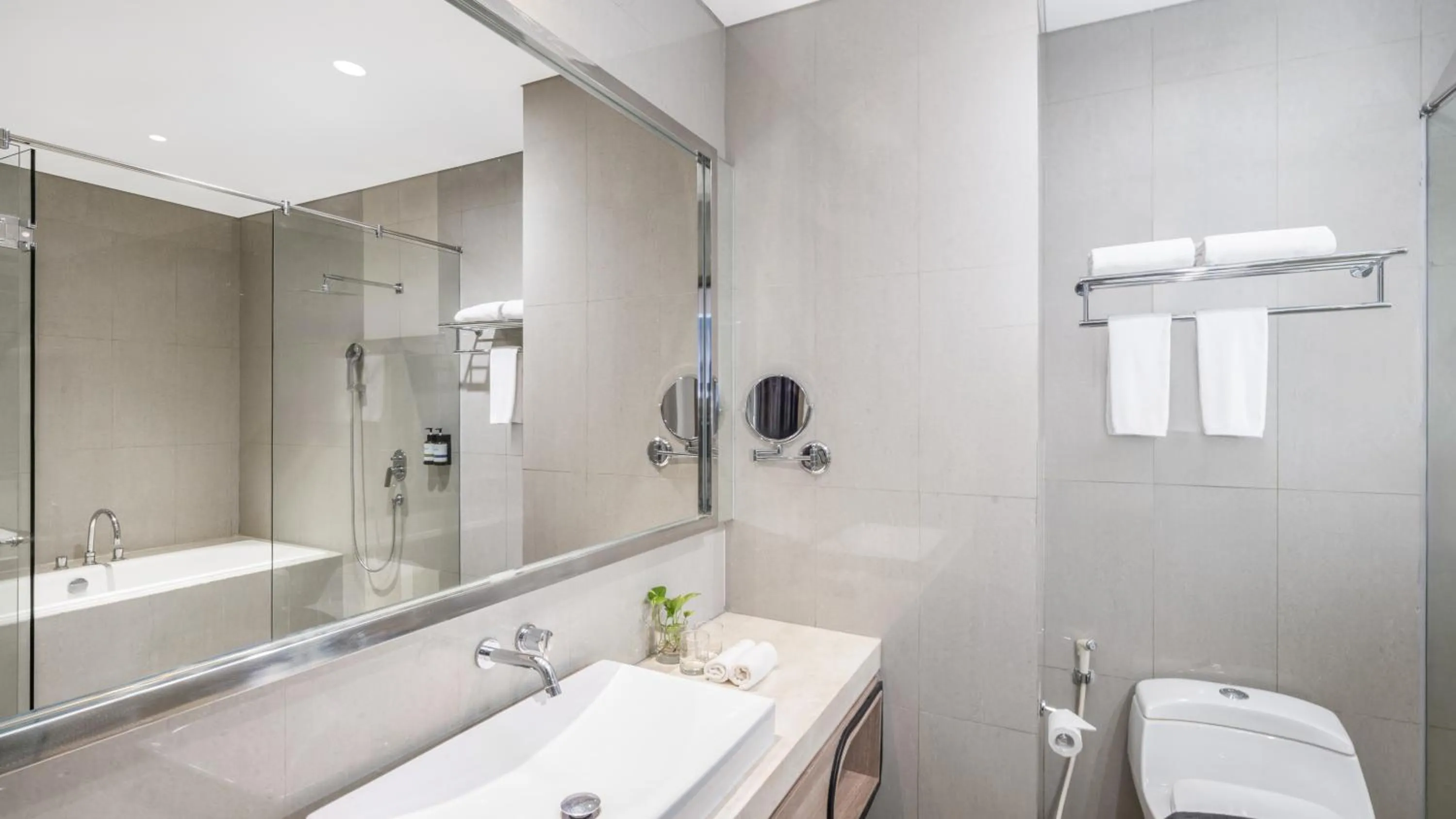 Shower in Mercure Jayapura