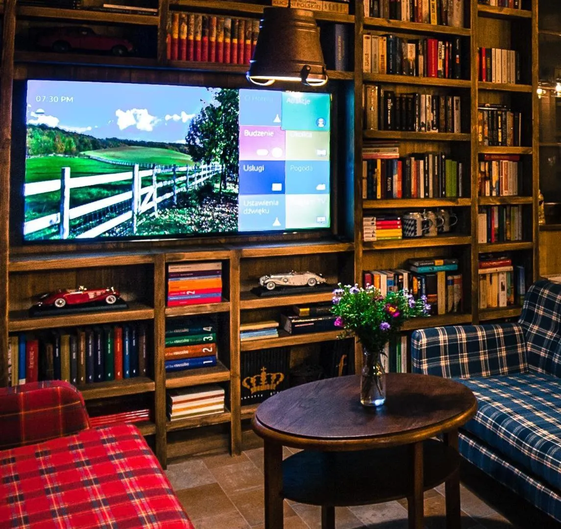 Communal lounge/ TV room in Akademia Kuraszków