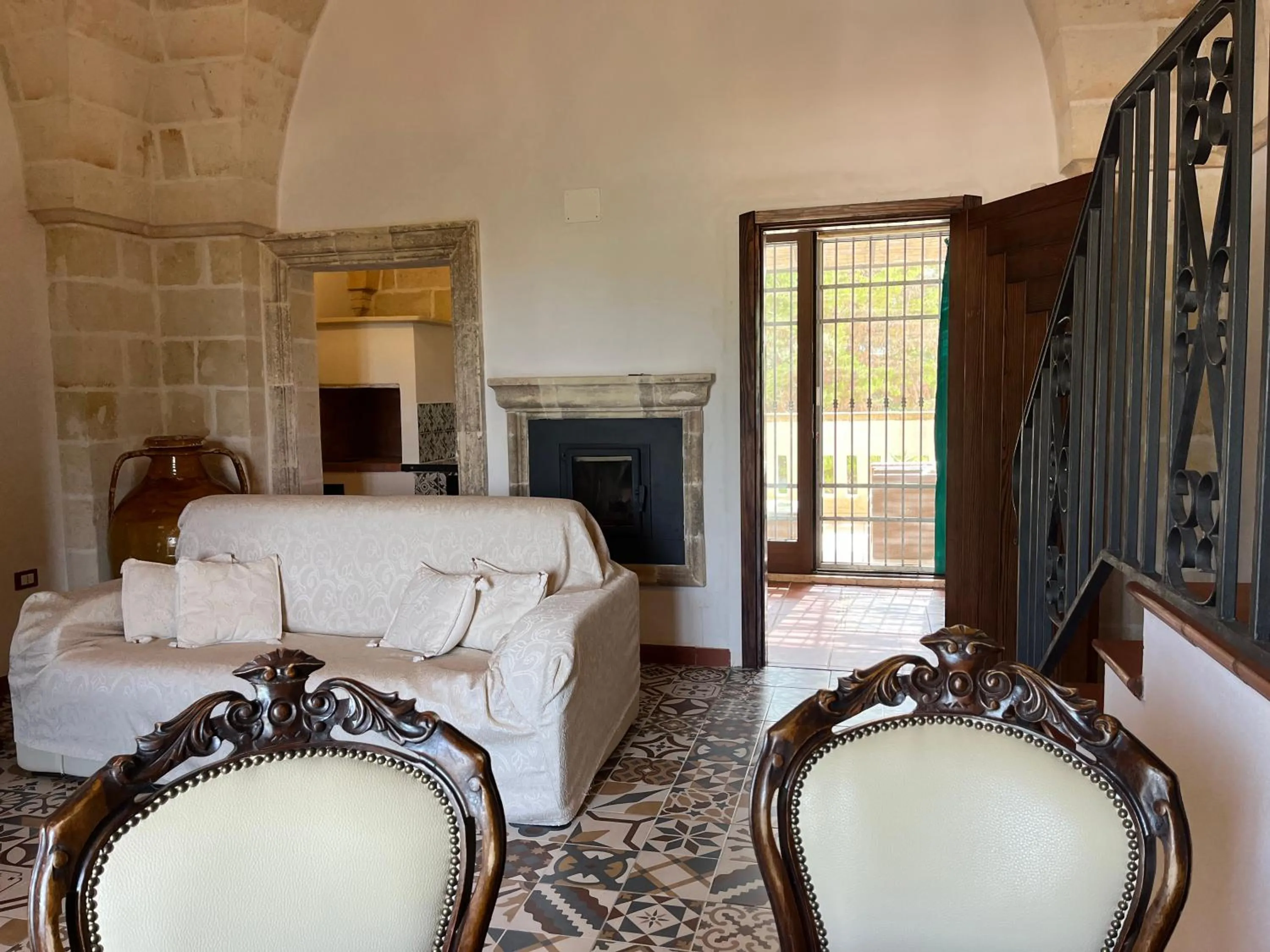 Living room, Bed in Masseria La Camardia
