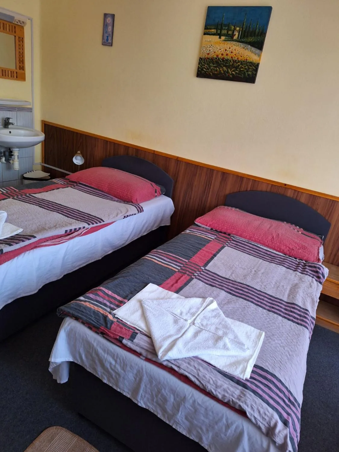 Bed in Grill Terasz Étterem és Szálláshely