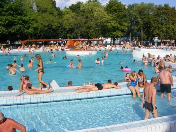 Hot Spring Bath in Grill Terasz Étterem és Szálláshely