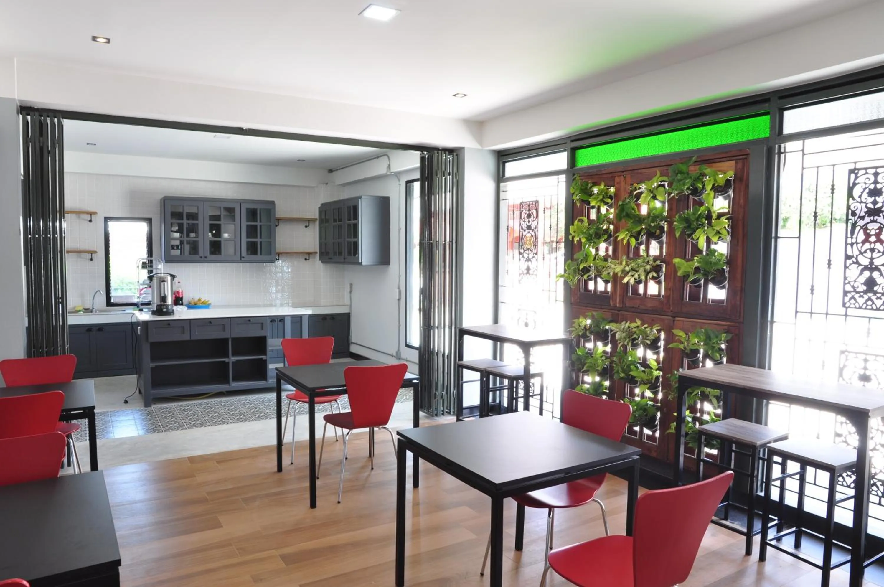 Restaurant/places to eat in C Room "Chomchan" at Airport