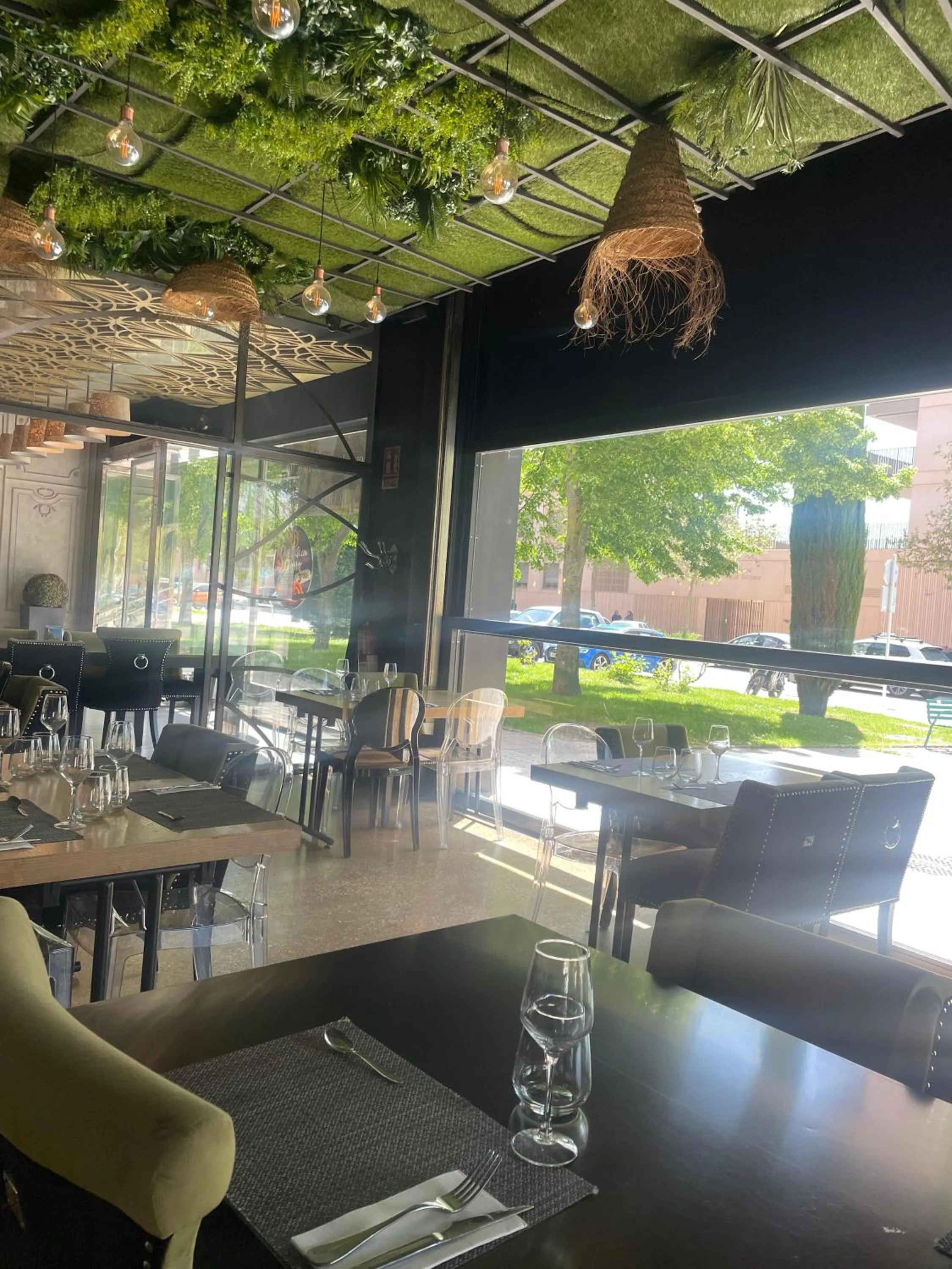 Restaurant/places to eat in Hotel Confort BRASEROS