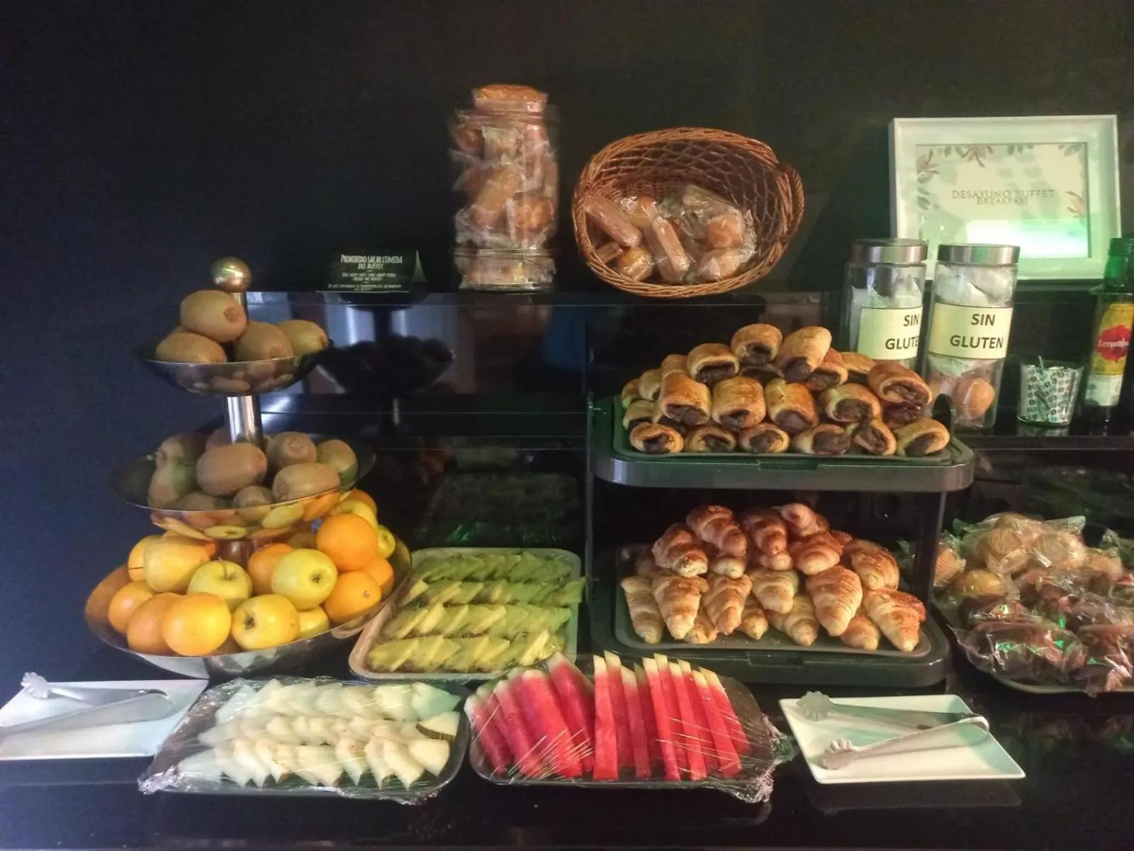 Buffet breakfast in Hotel Confort BRASEROS