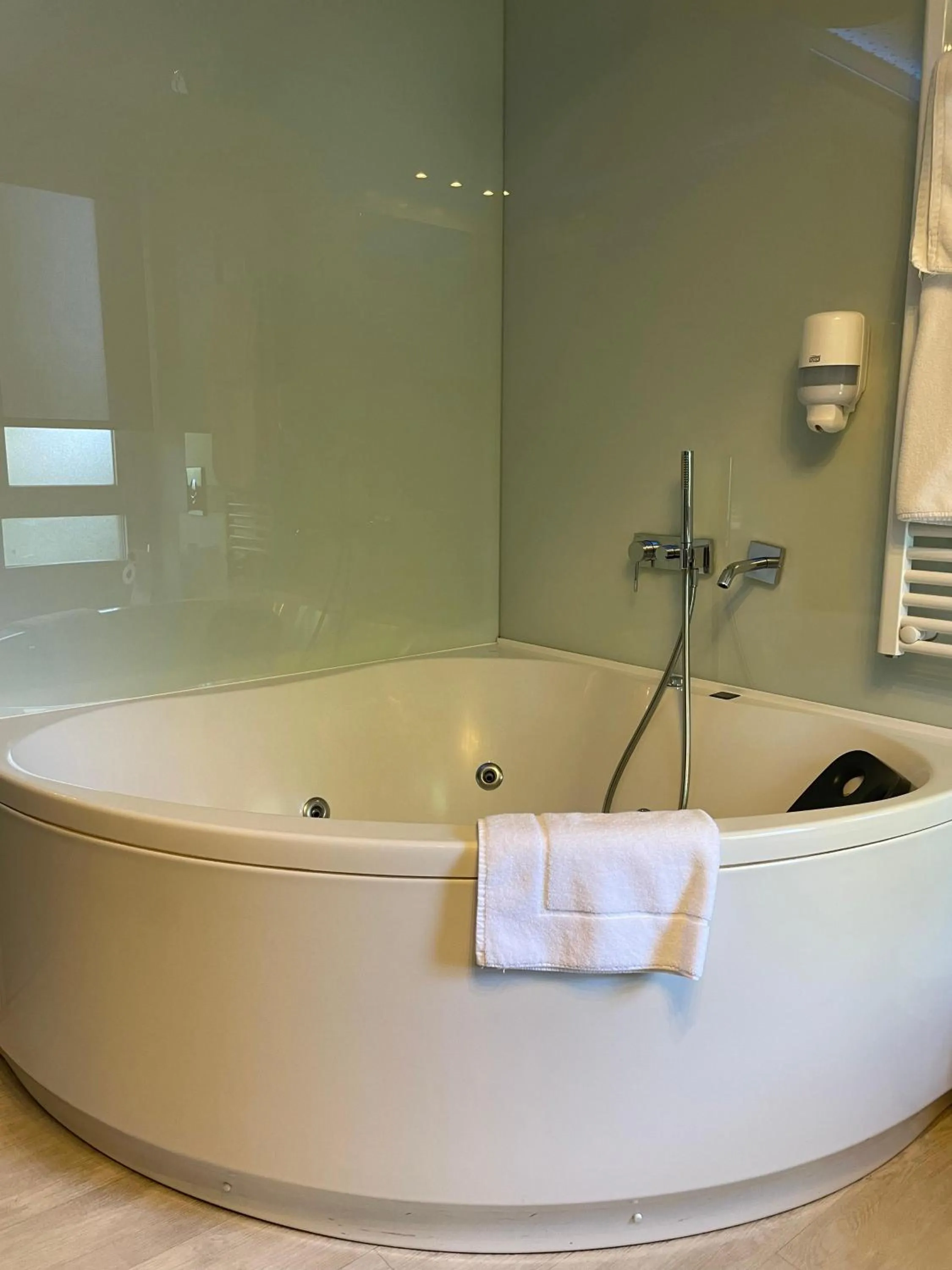 Hot Tub in Hotel Confort BRASEROS