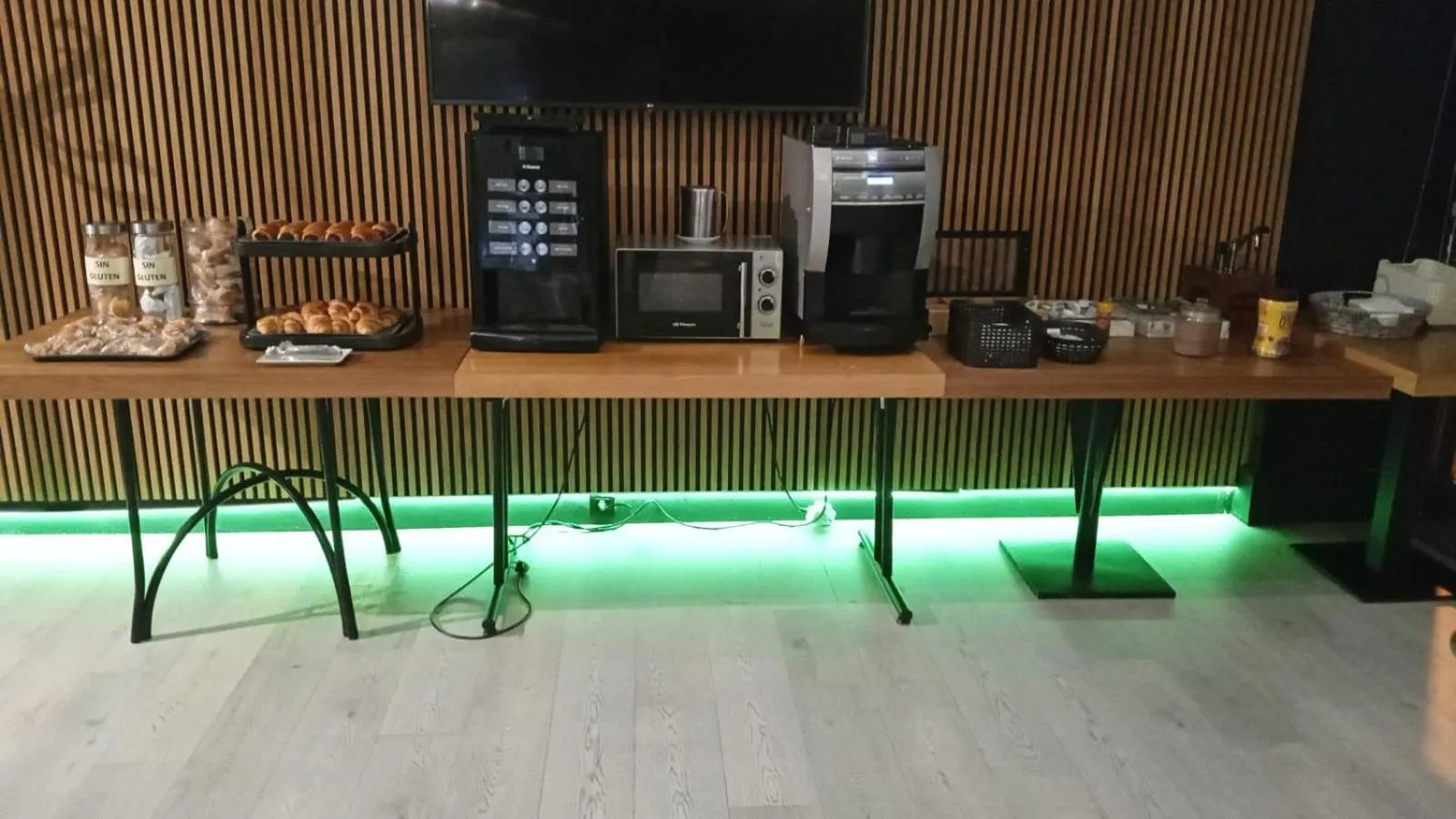 Buffet breakfast in Hotel Confort BRASEROS