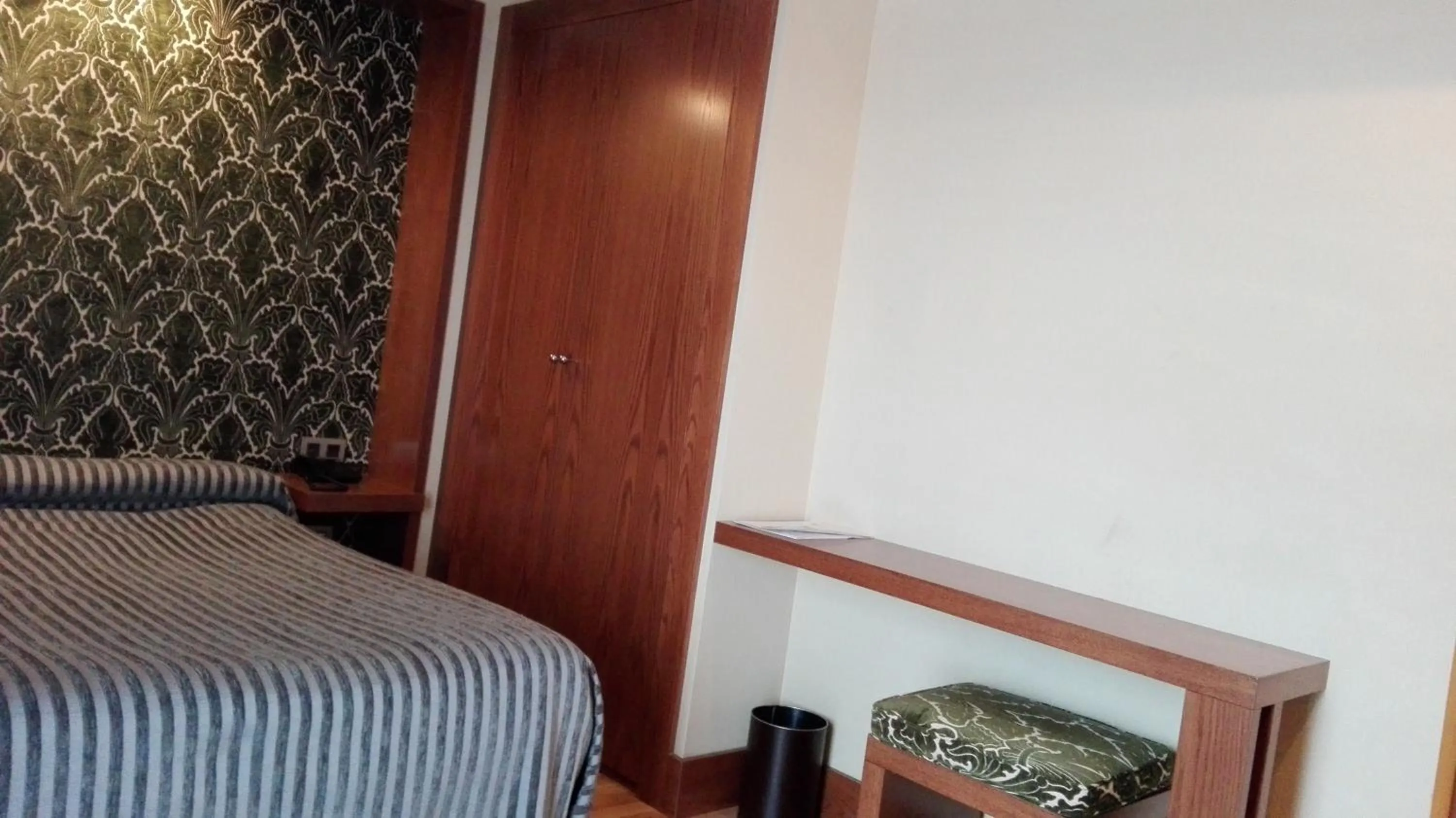 Decorative detail, Bed in Hotel Confort BRASEROS