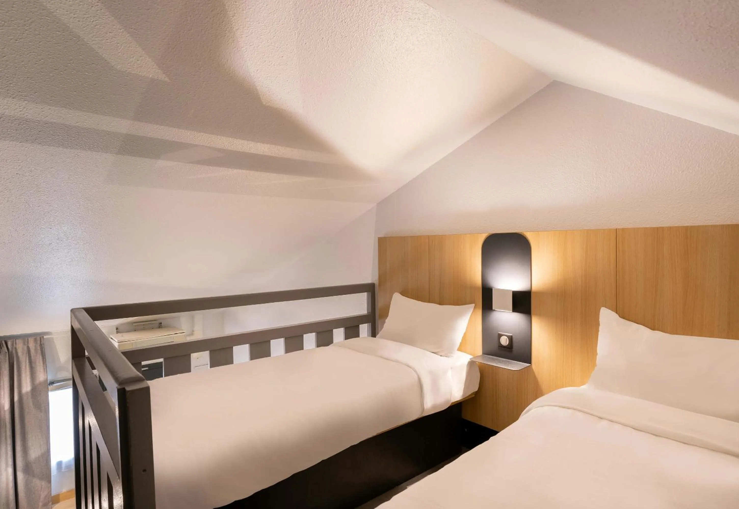 Bed in B&B HOTEL Lorient Lanester