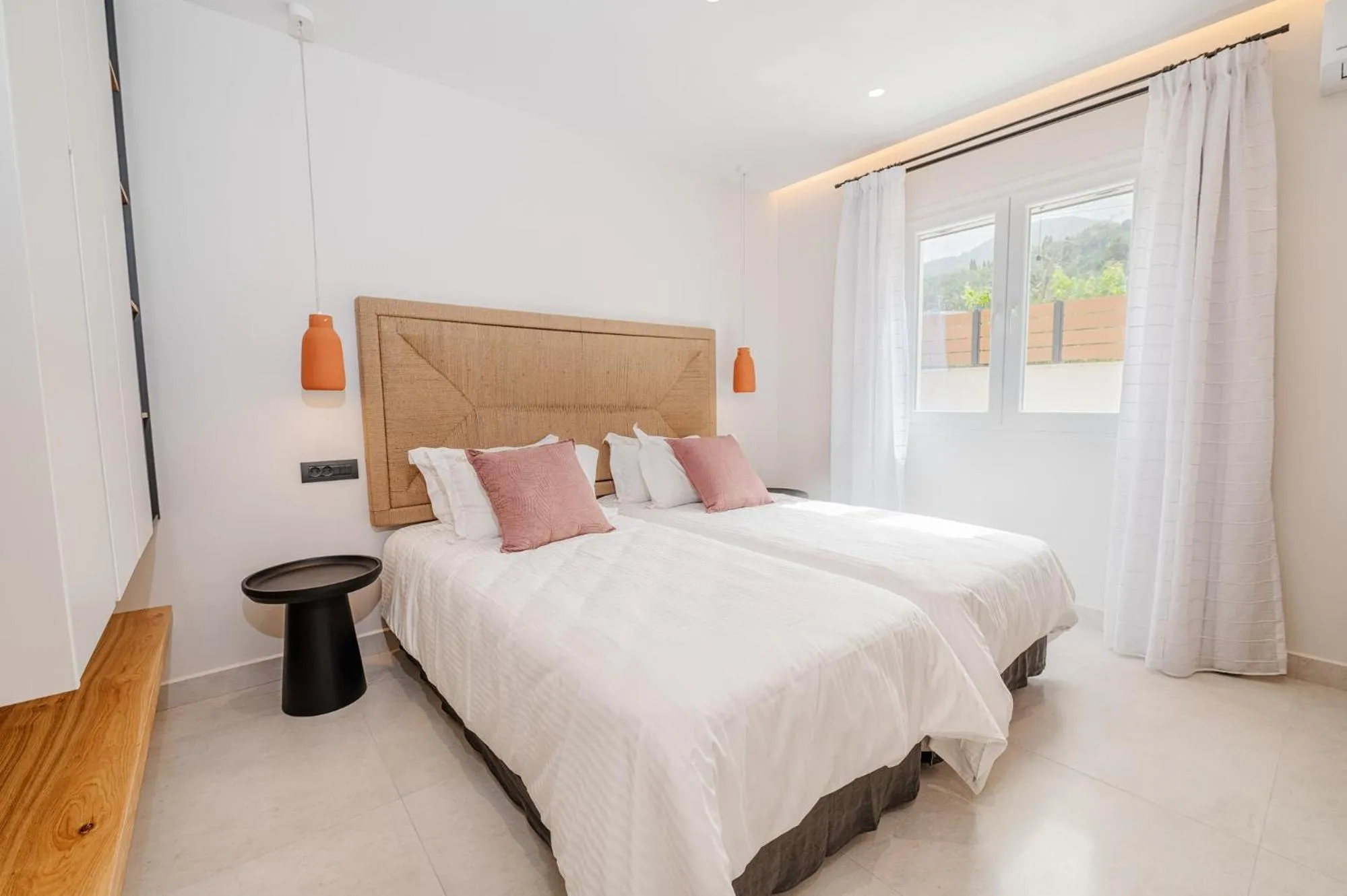 Sea Breeze Hotel & Apartments