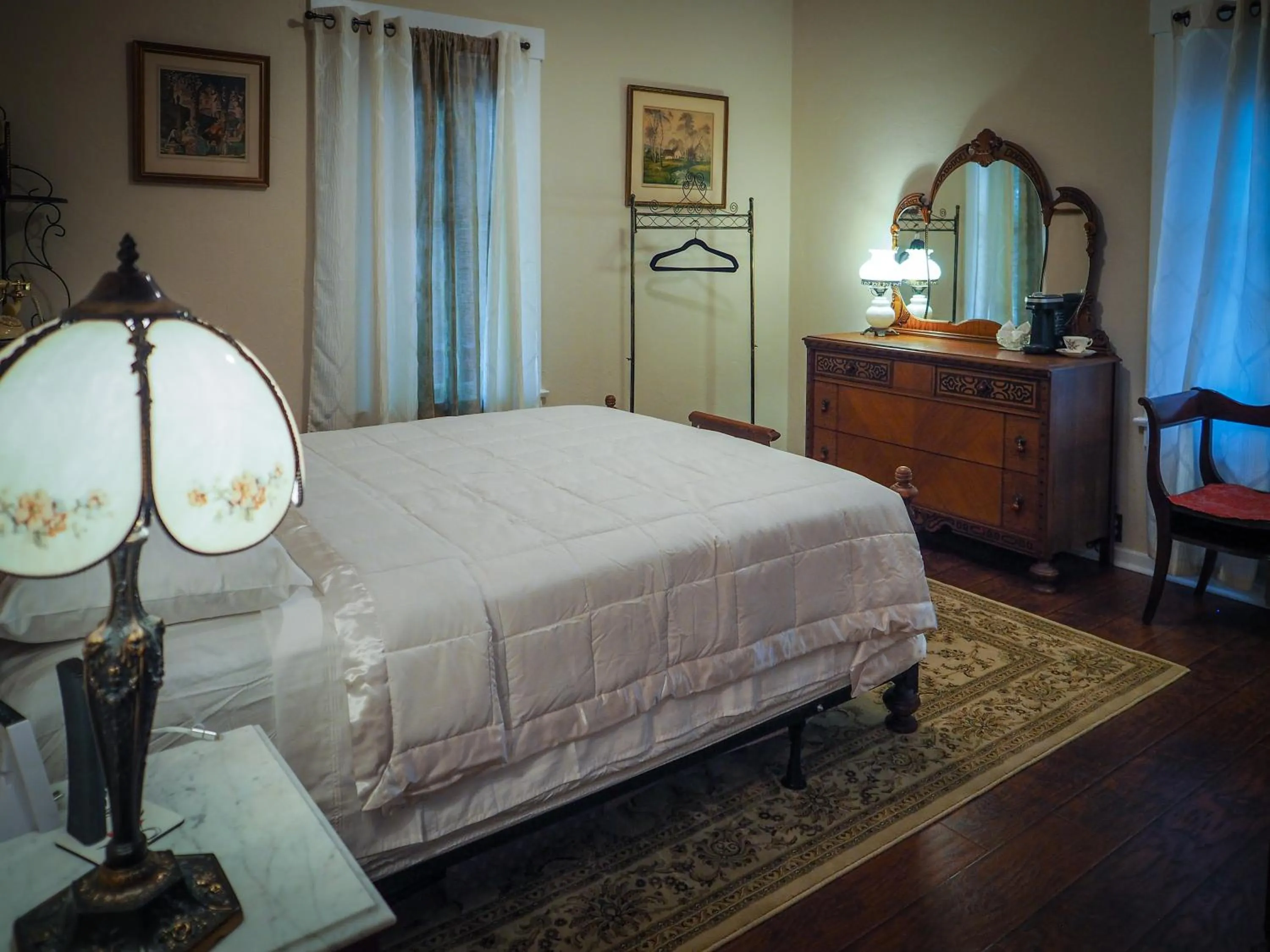 Bedroom, Bed in El Amador Inn Downtown Tucson