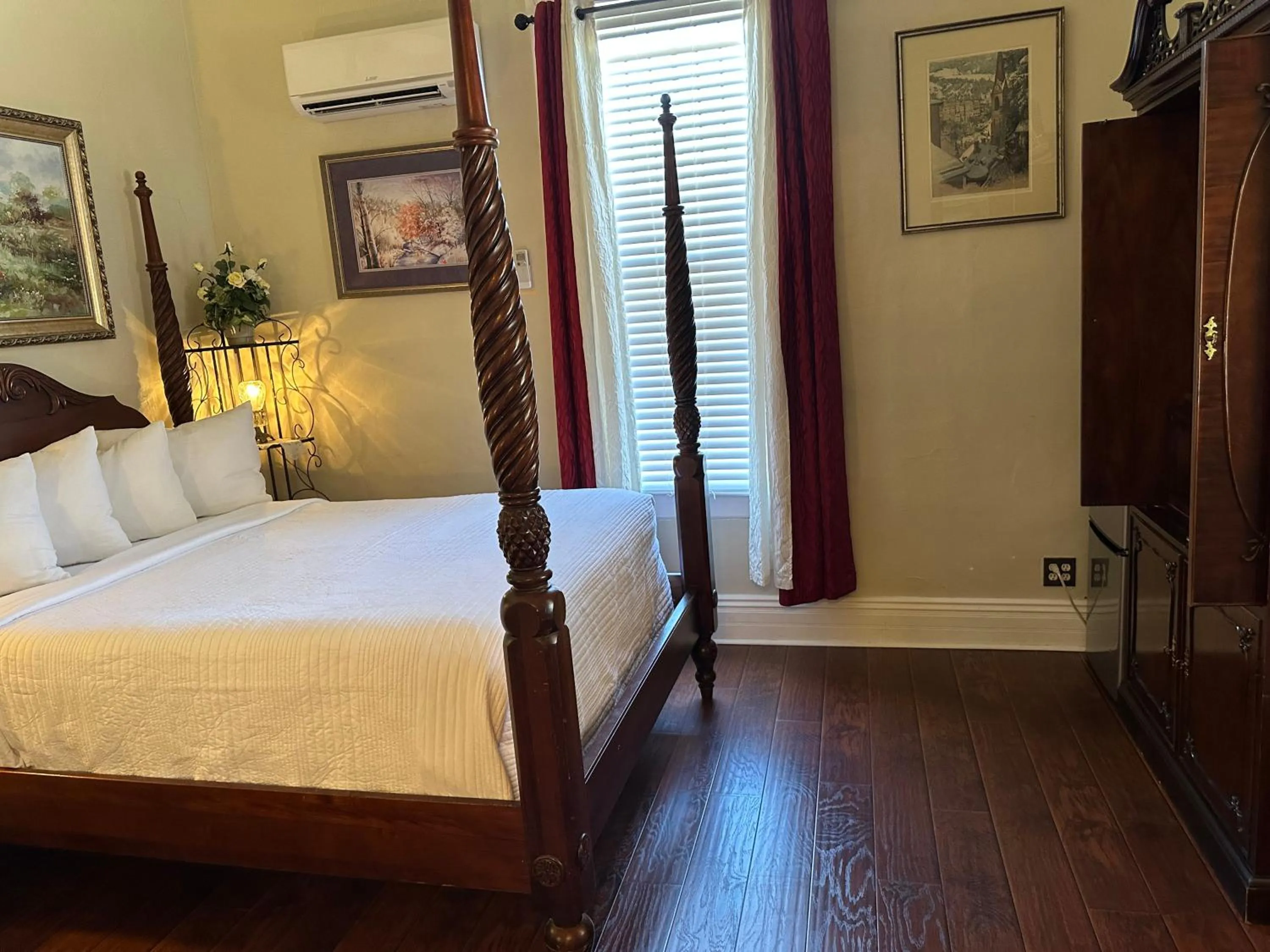 Bedroom, Bed in El Amador Inn Downtown Tucson