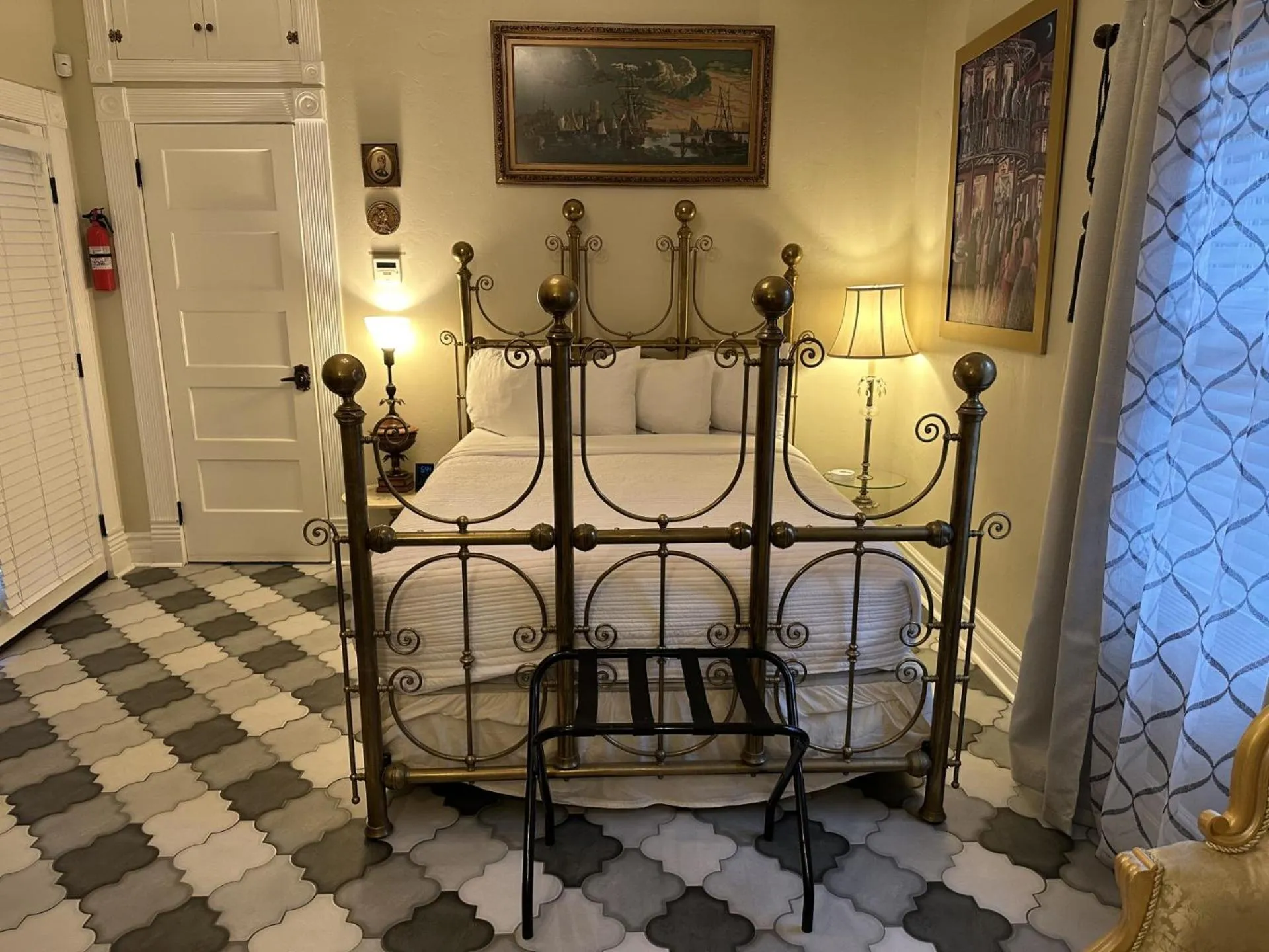 Bedroom, Bed in El Amador Inn Downtown Tucson