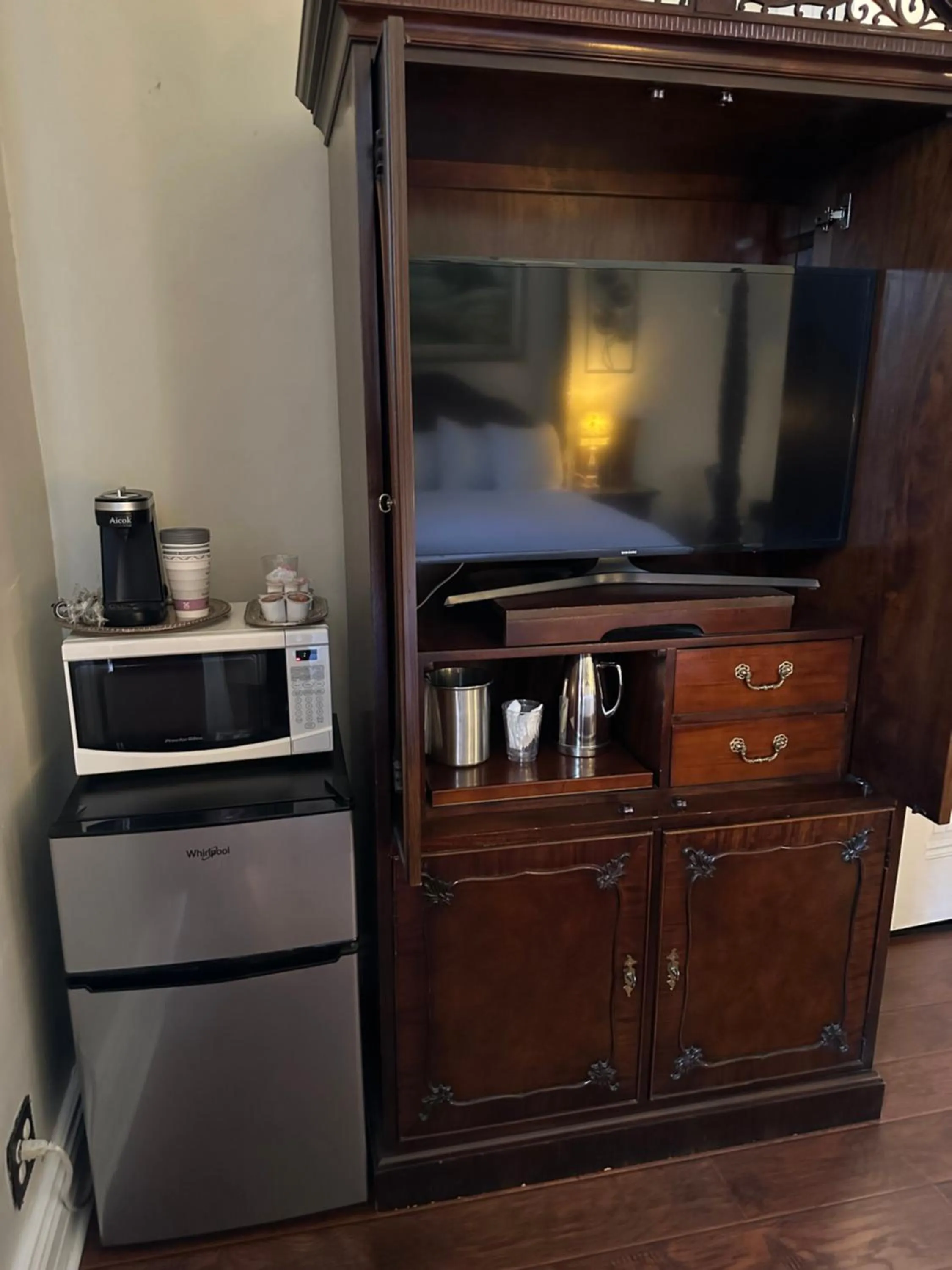 TV and multimedia in El Amador Inn Downtown Tucson