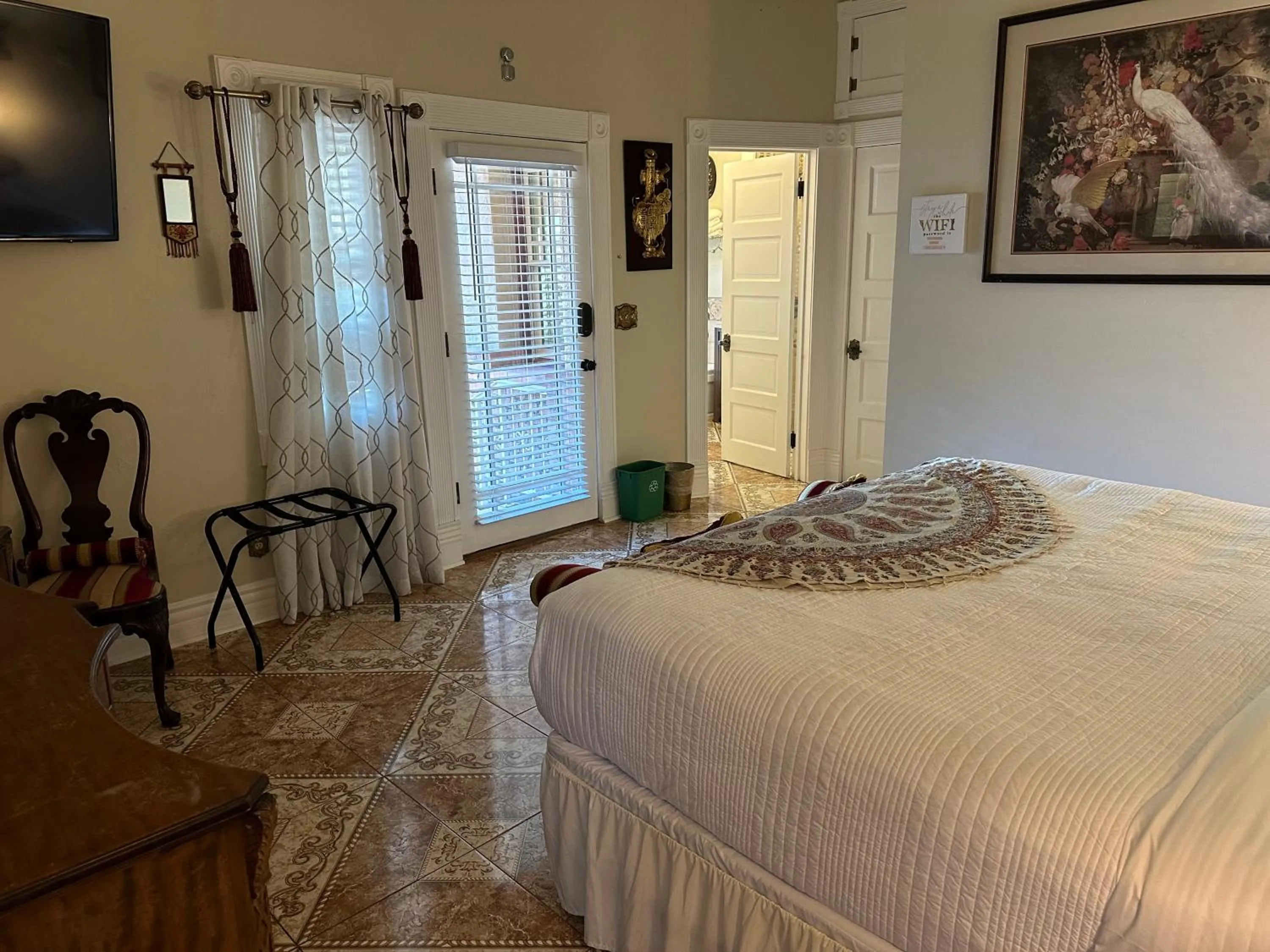 Bedroom, Bed in El Amador Inn Downtown Tucson