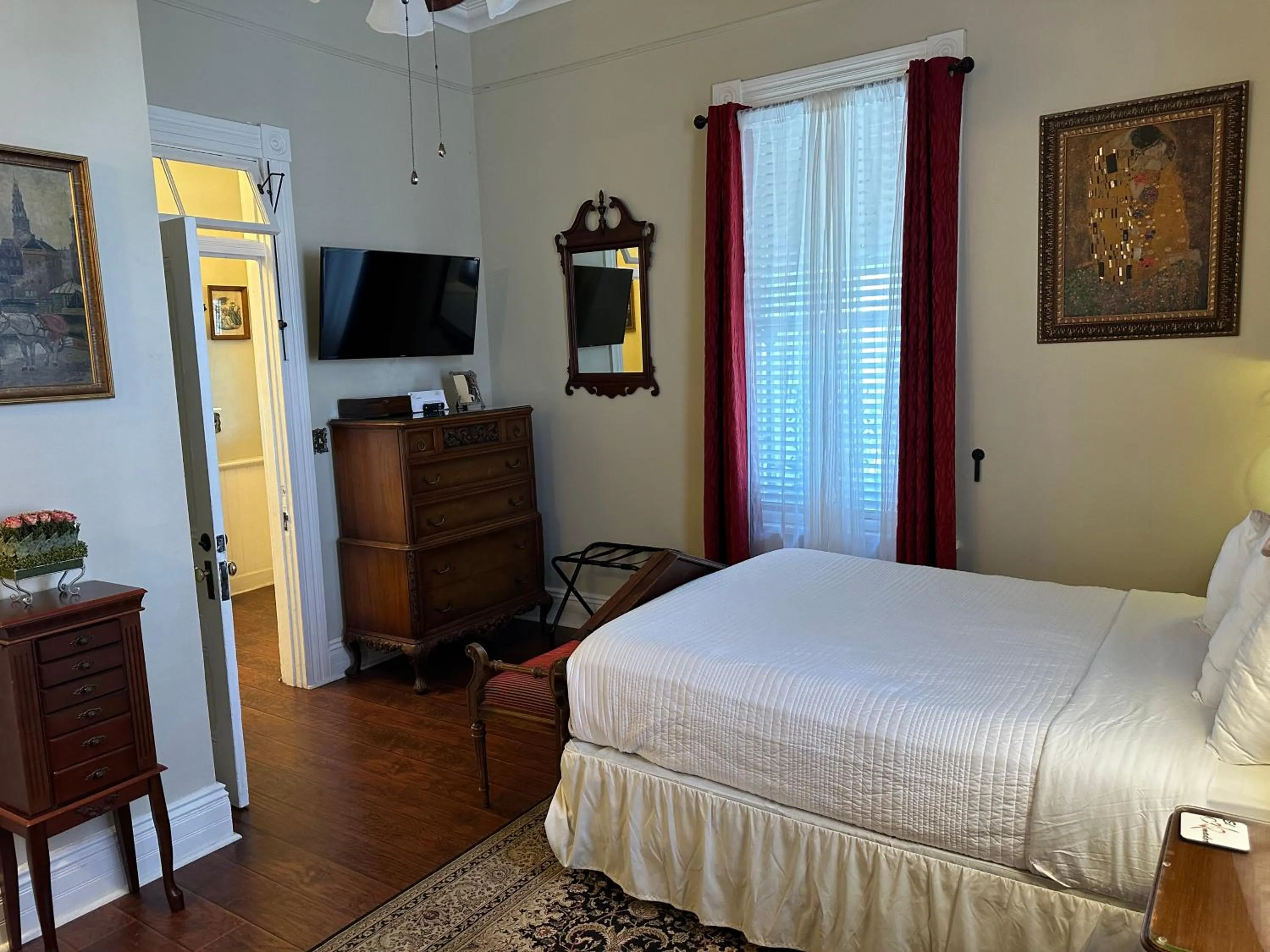 Bedroom, Bed in El Amador Inn Downtown Tucson