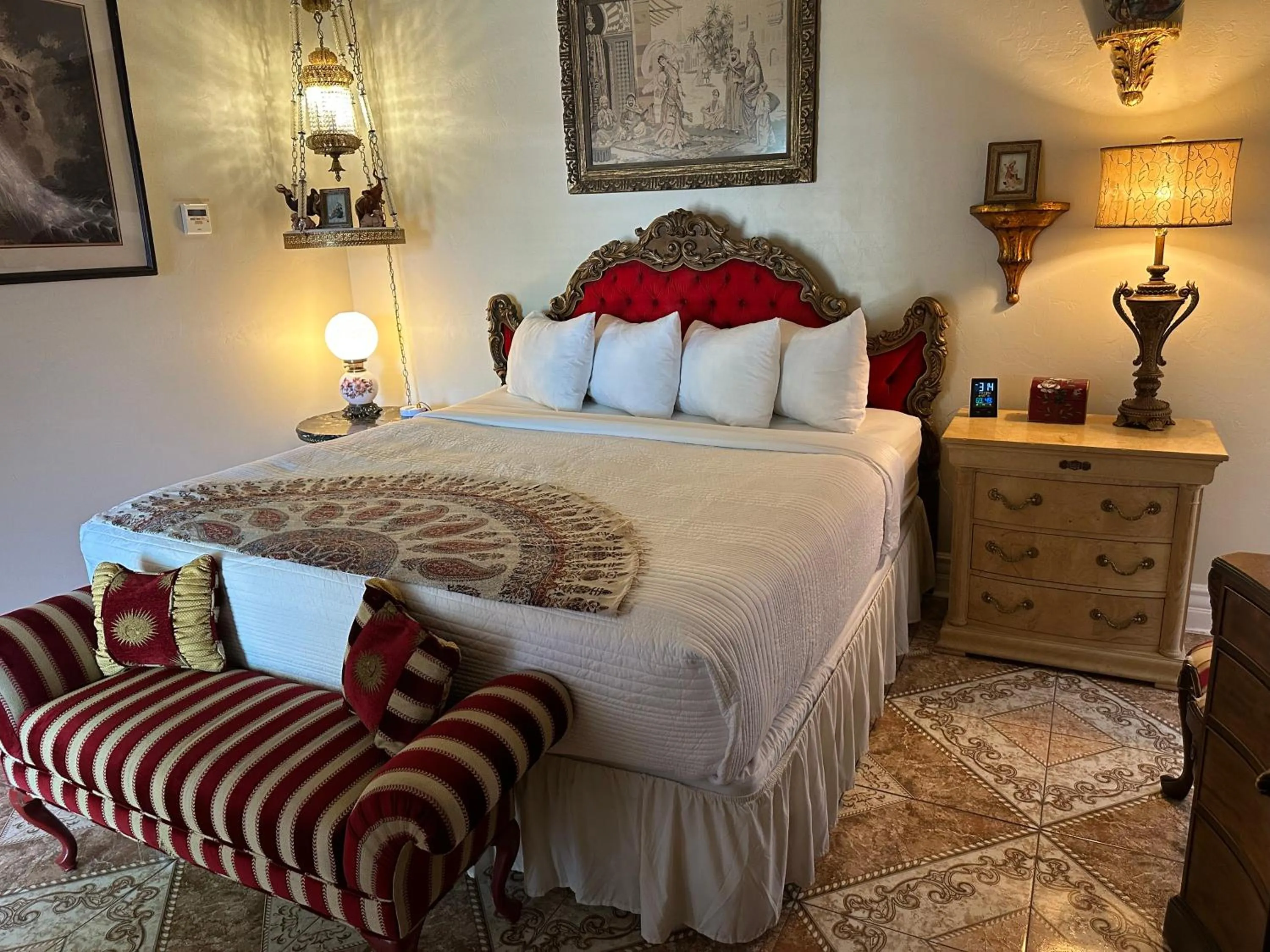 Bedroom, Bed in El Amador Inn Downtown Tucson