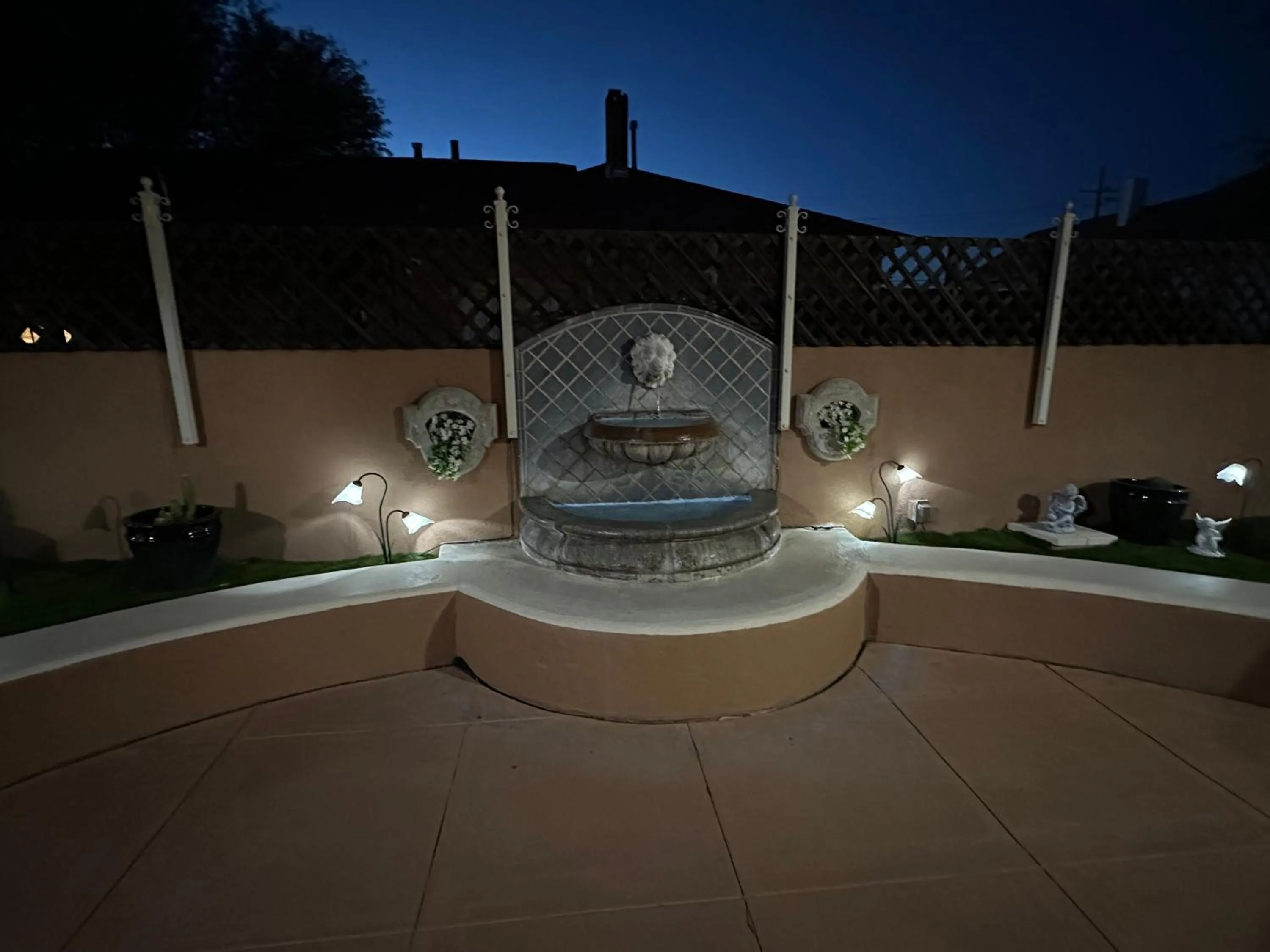 Inner courtyard view in El Amador Inn Downtown Tucson