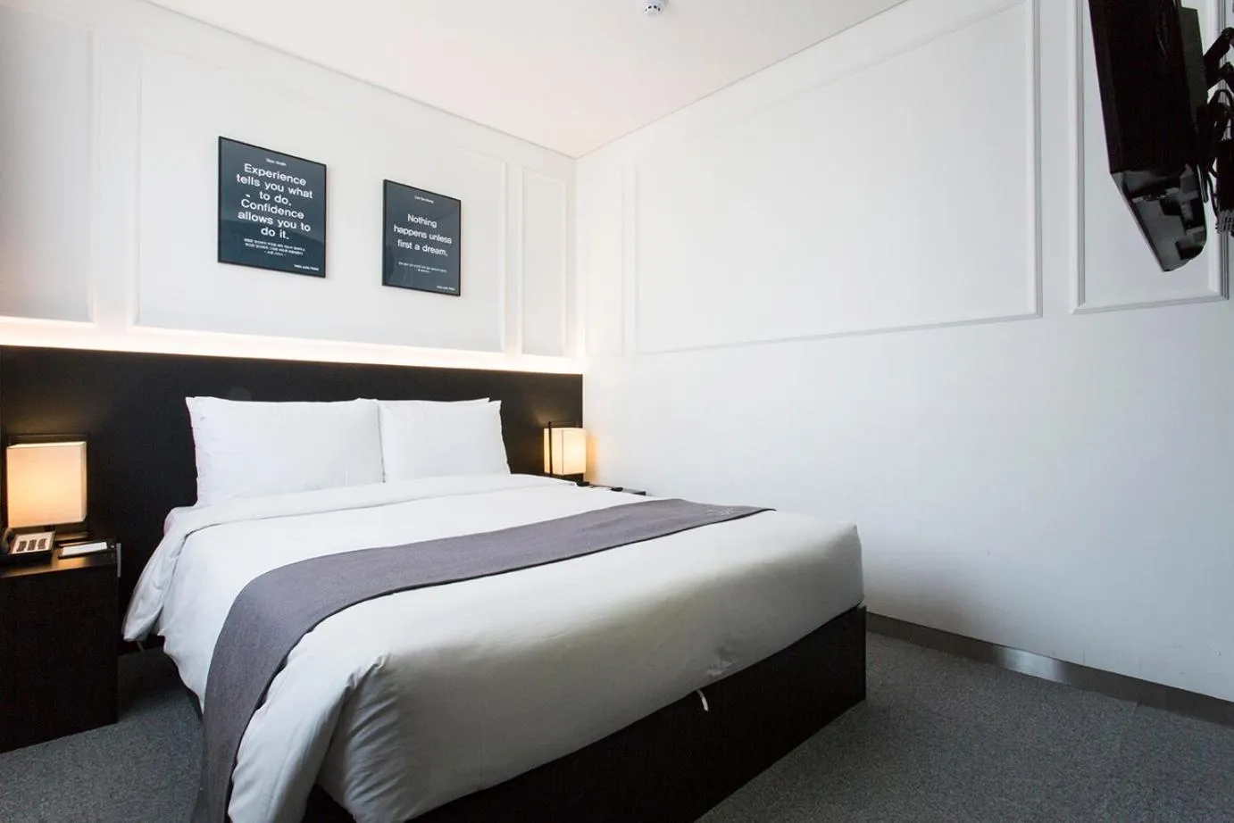 Bed in Vella Suite Hotel