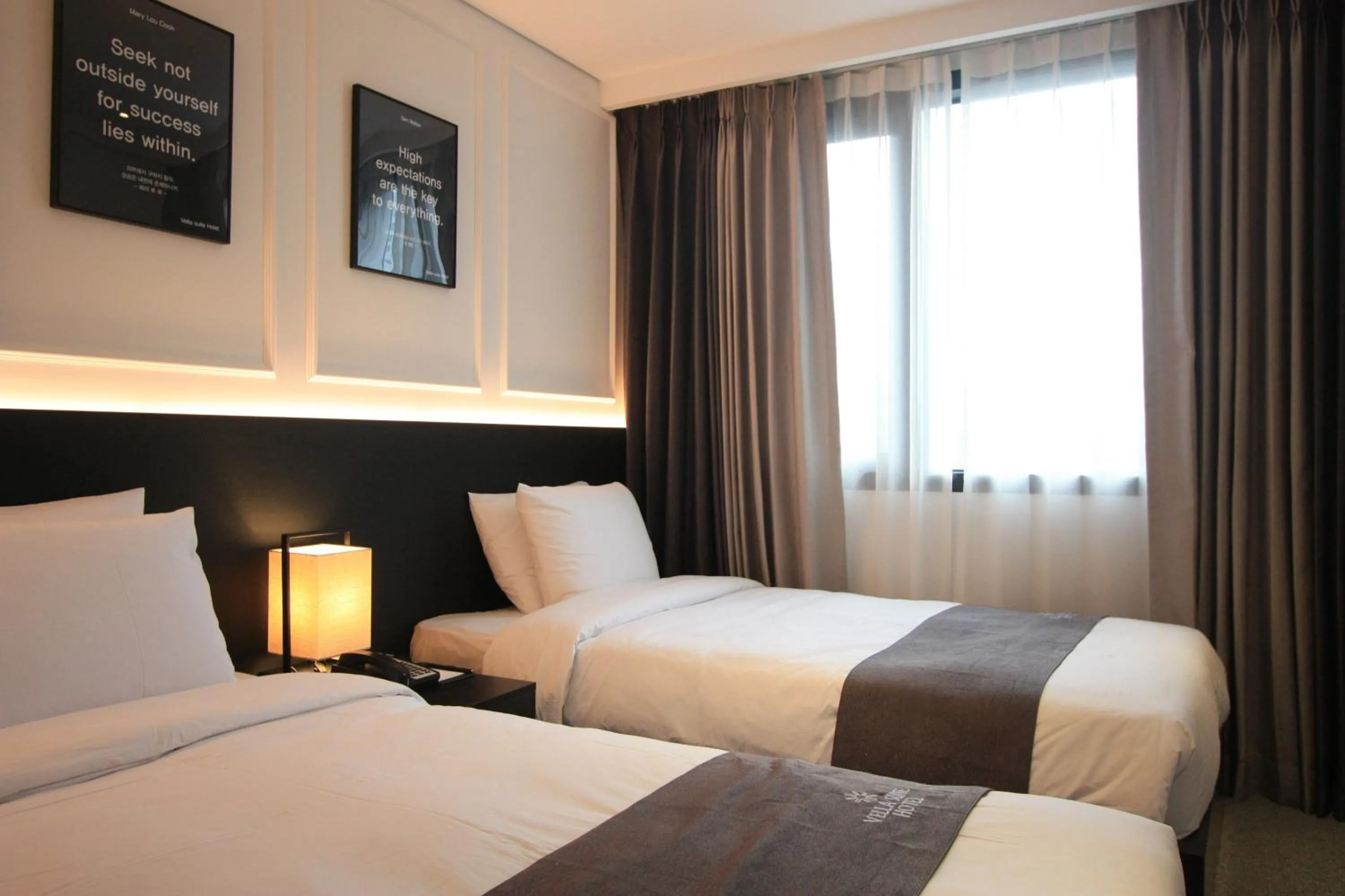 Bed in Vella Suite Hotel