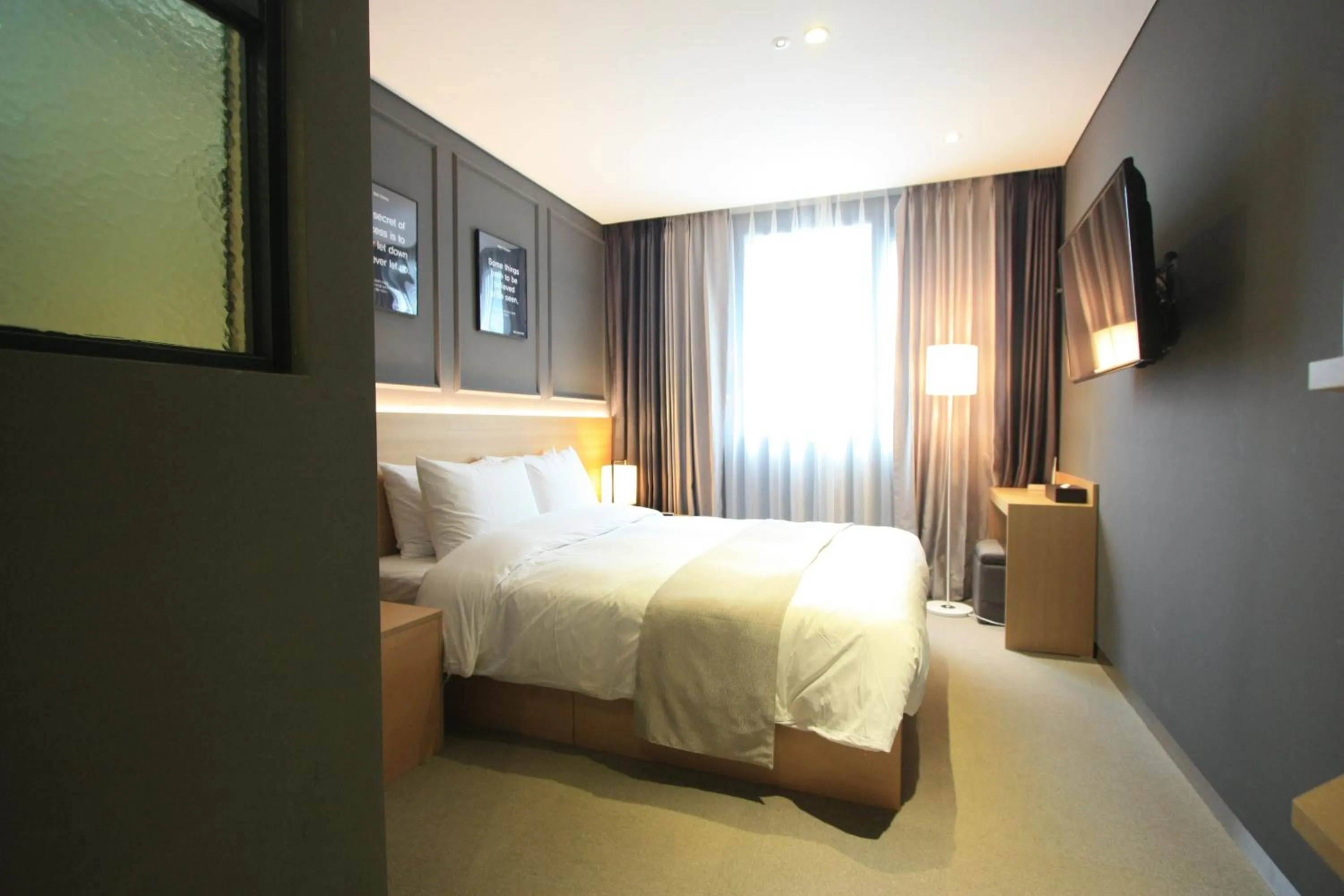 Bed in Vella Suite Hotel