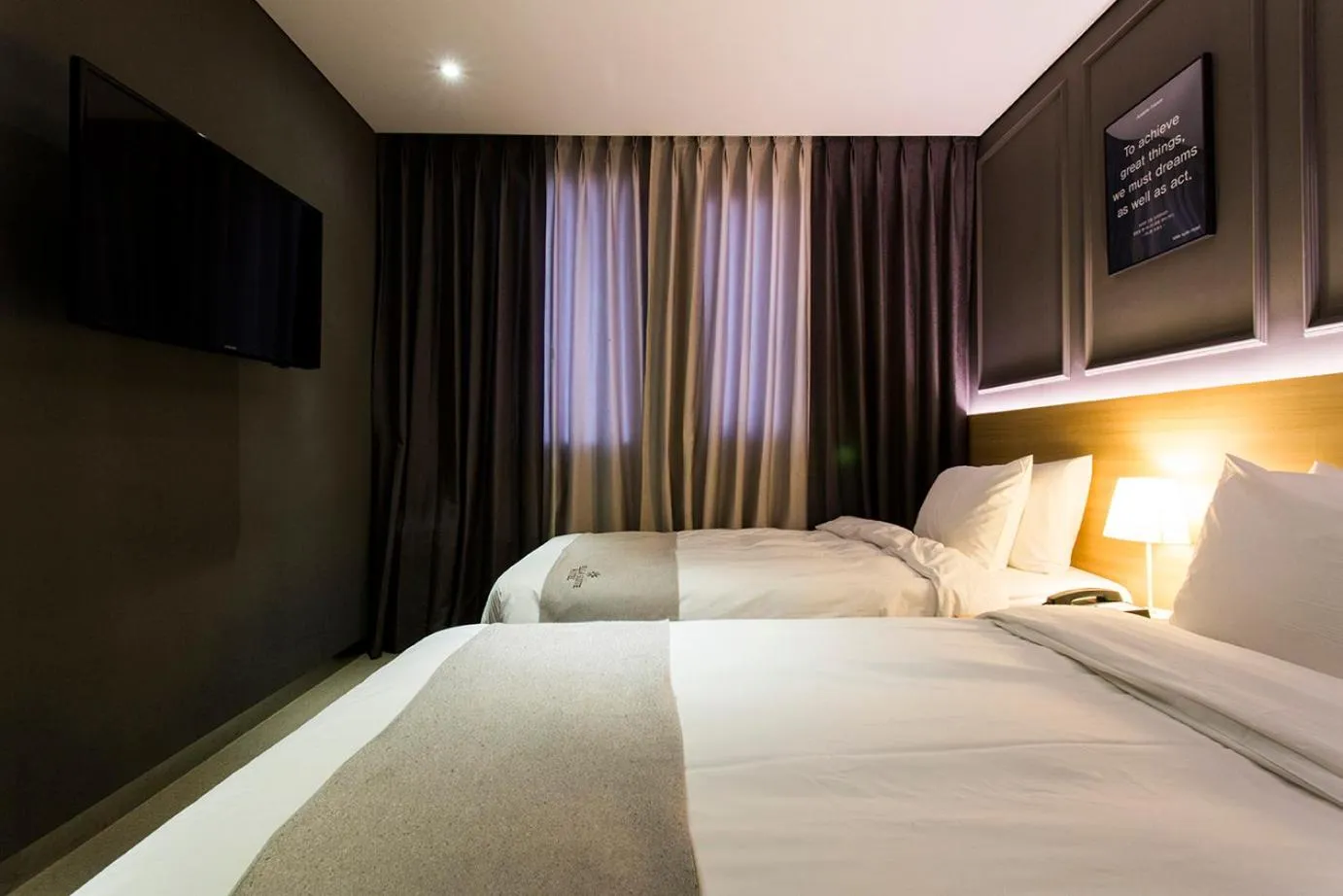 Bed in Vella Suite Hotel