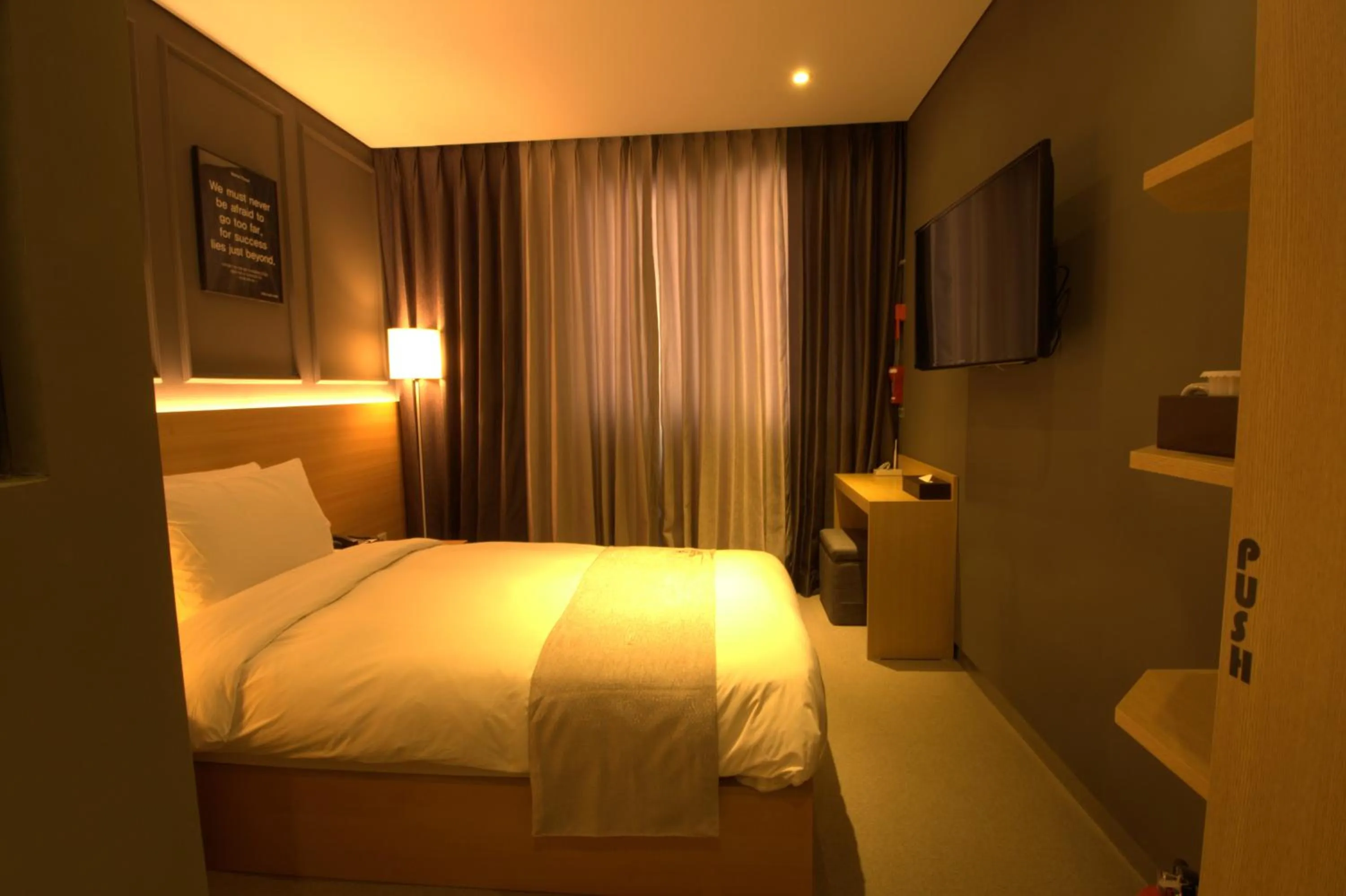 Bedroom, Bed in Vella Suite Hotel