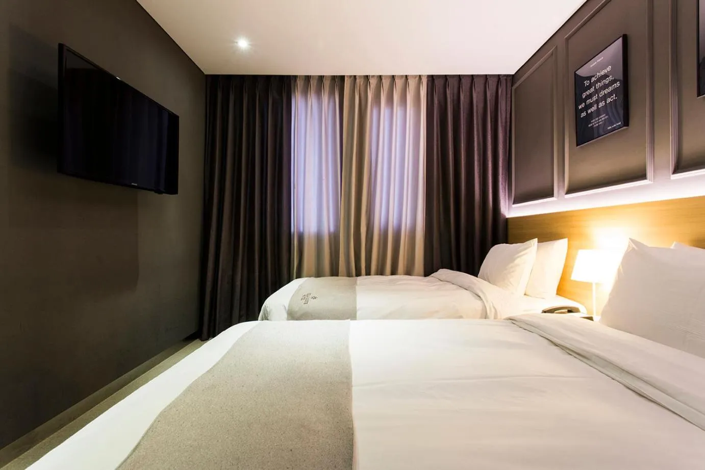 Bed in Vella Suite Hotel