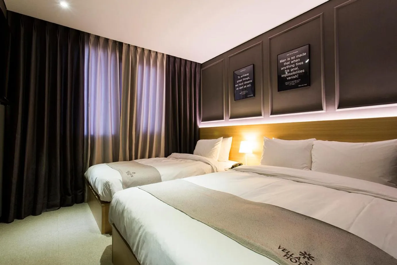 Bed in Vella Suite Hotel
