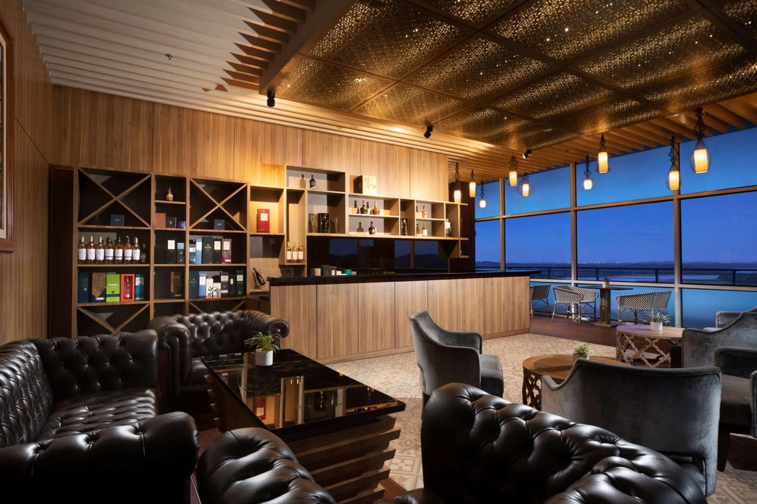 Restaurant/places to eat in Wyndham Panbil Batam