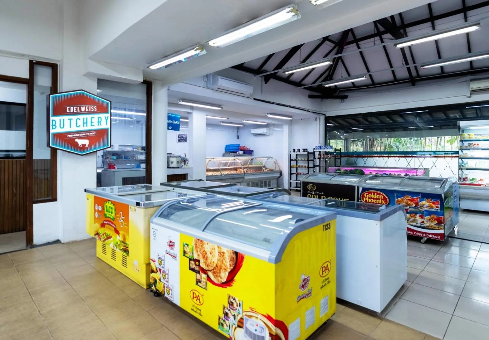 On-site shops in Wyndham Panbil Batam