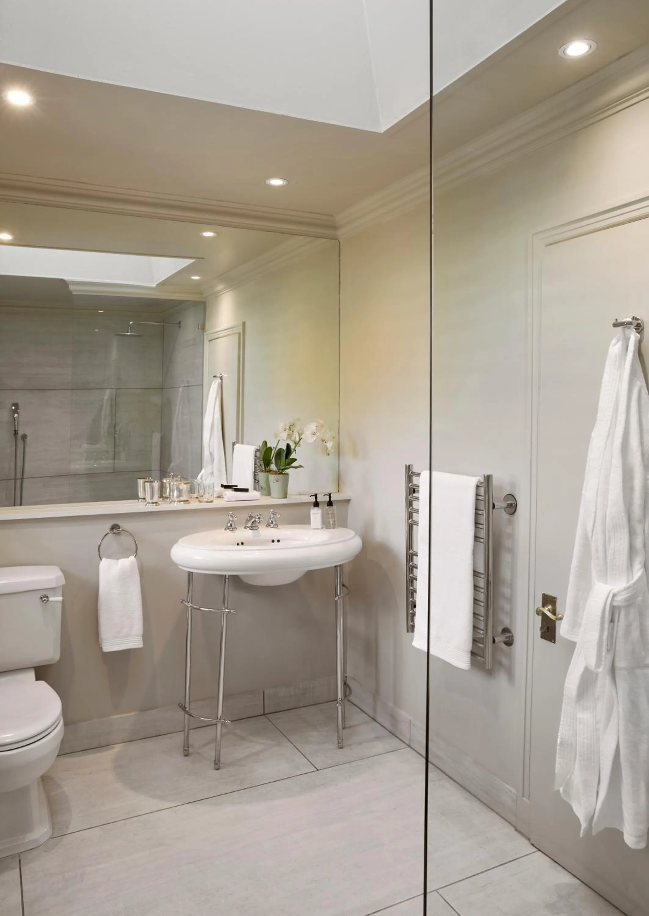 Shower in Hoeveld House