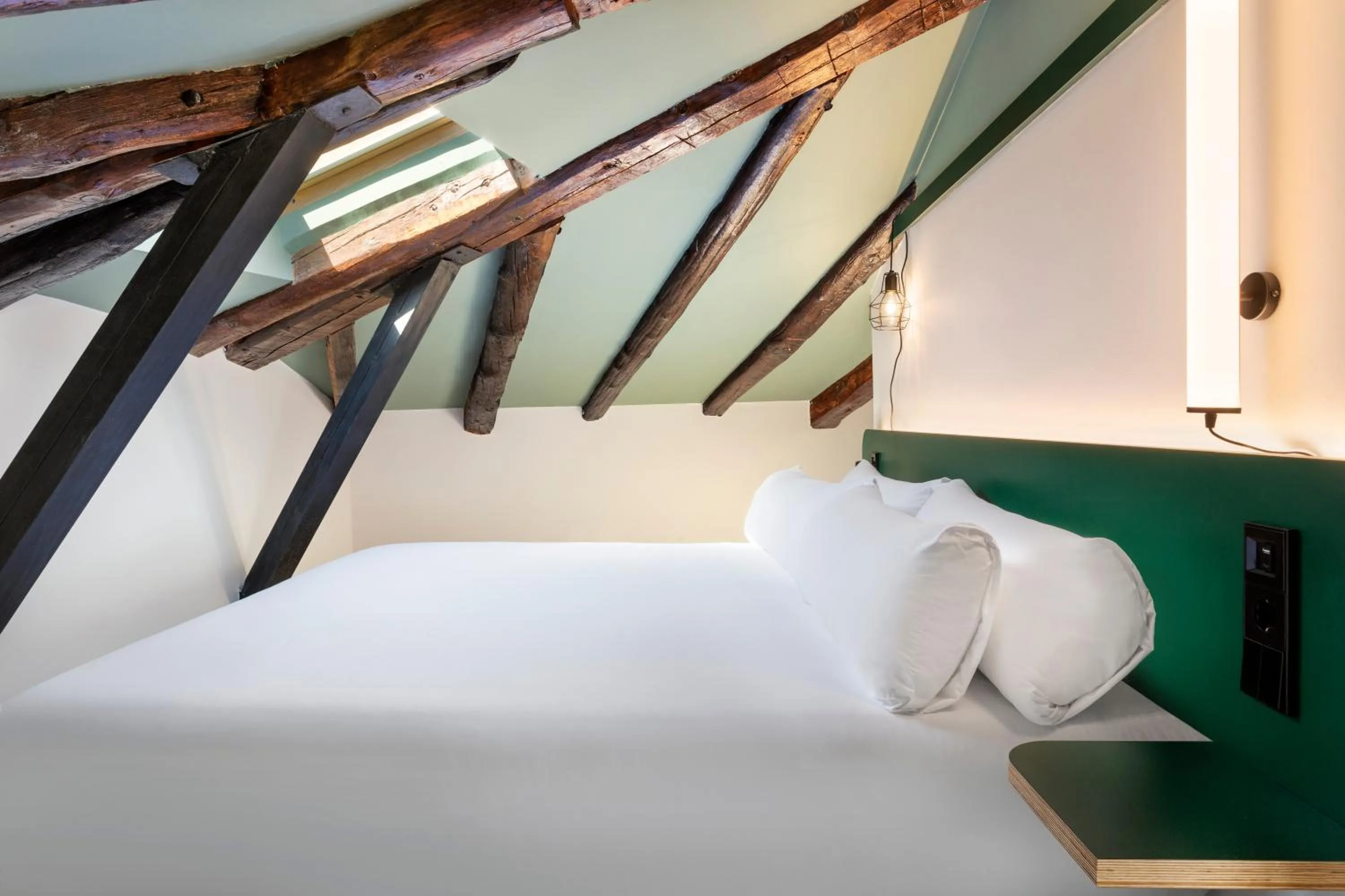 Bed in B&B HOTEL Madrid Centro Plaza Mayor