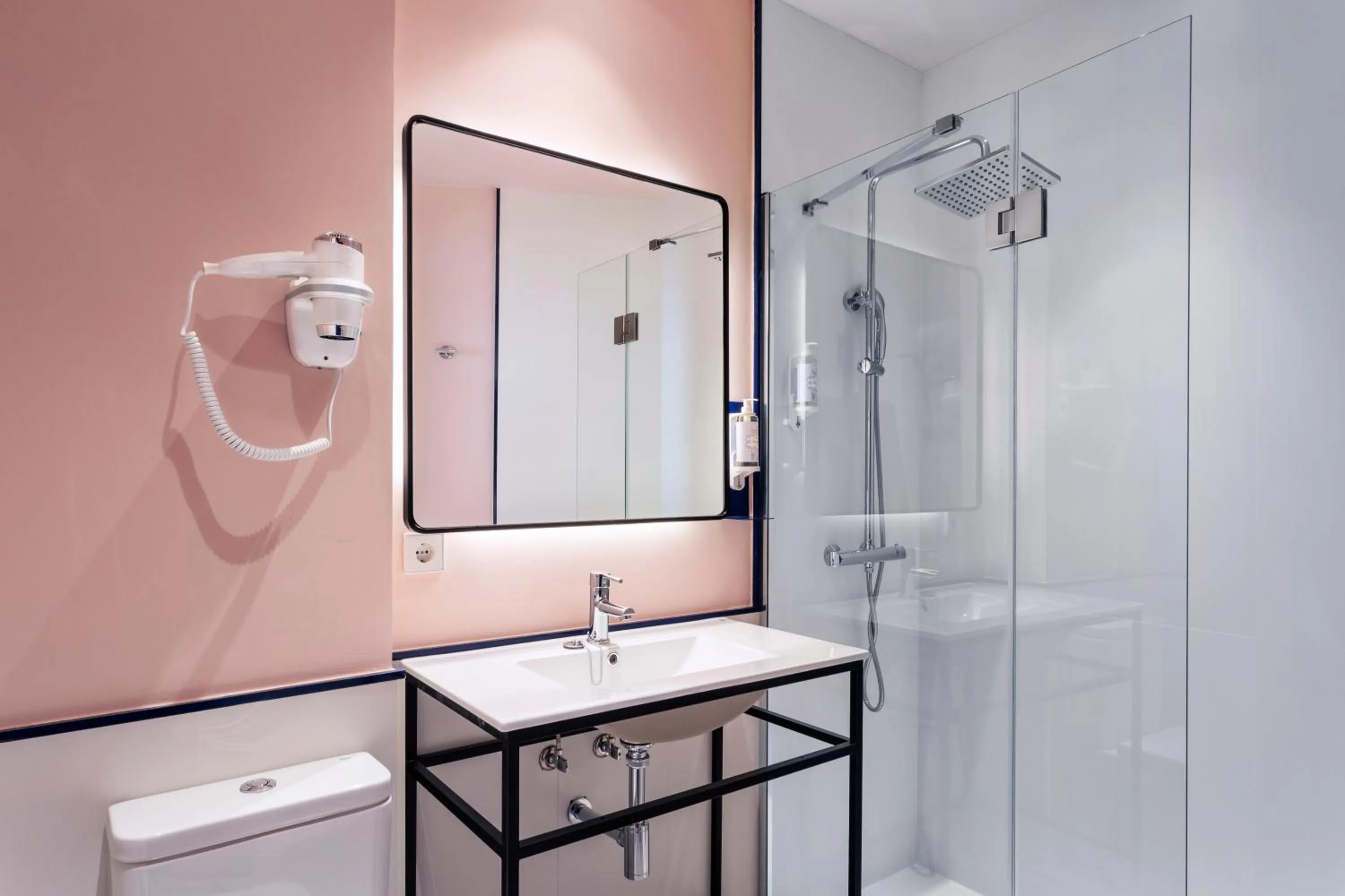 Shower in B&B HOTEL Madrid Centro Plaza Mayor