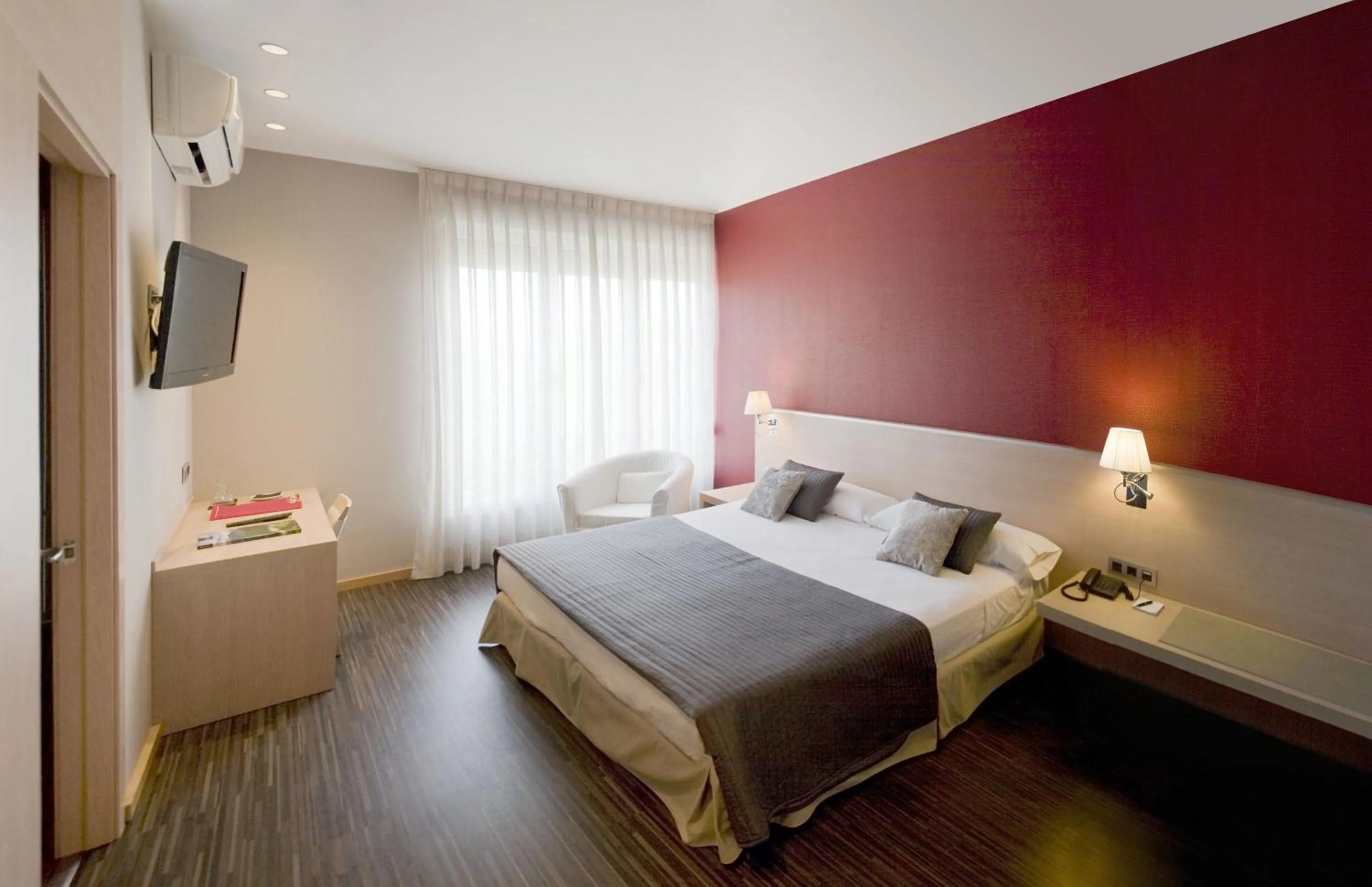 Photo of the whole room, Bed in Hotel Asturias