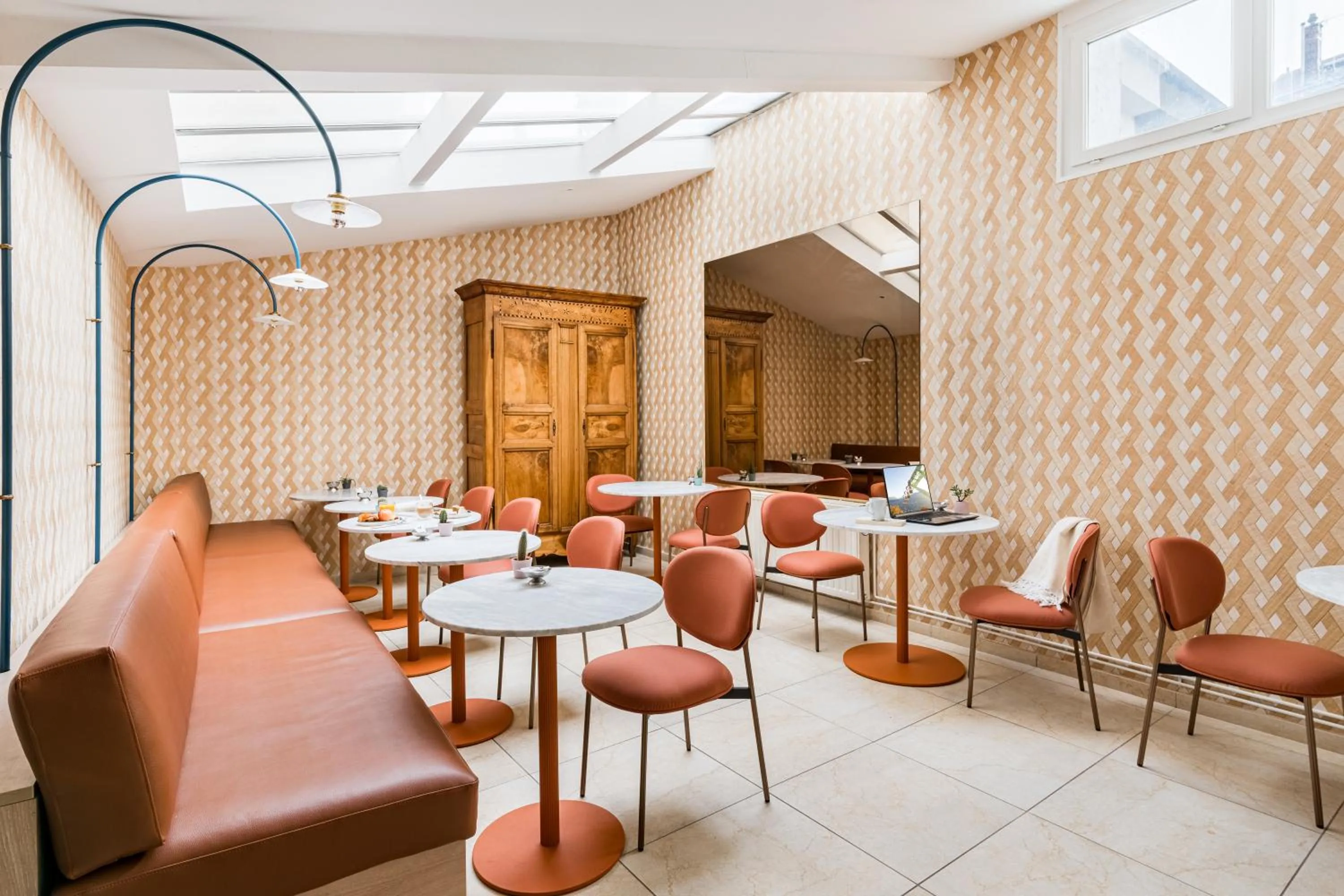 Seating area in Hôtel Terminus