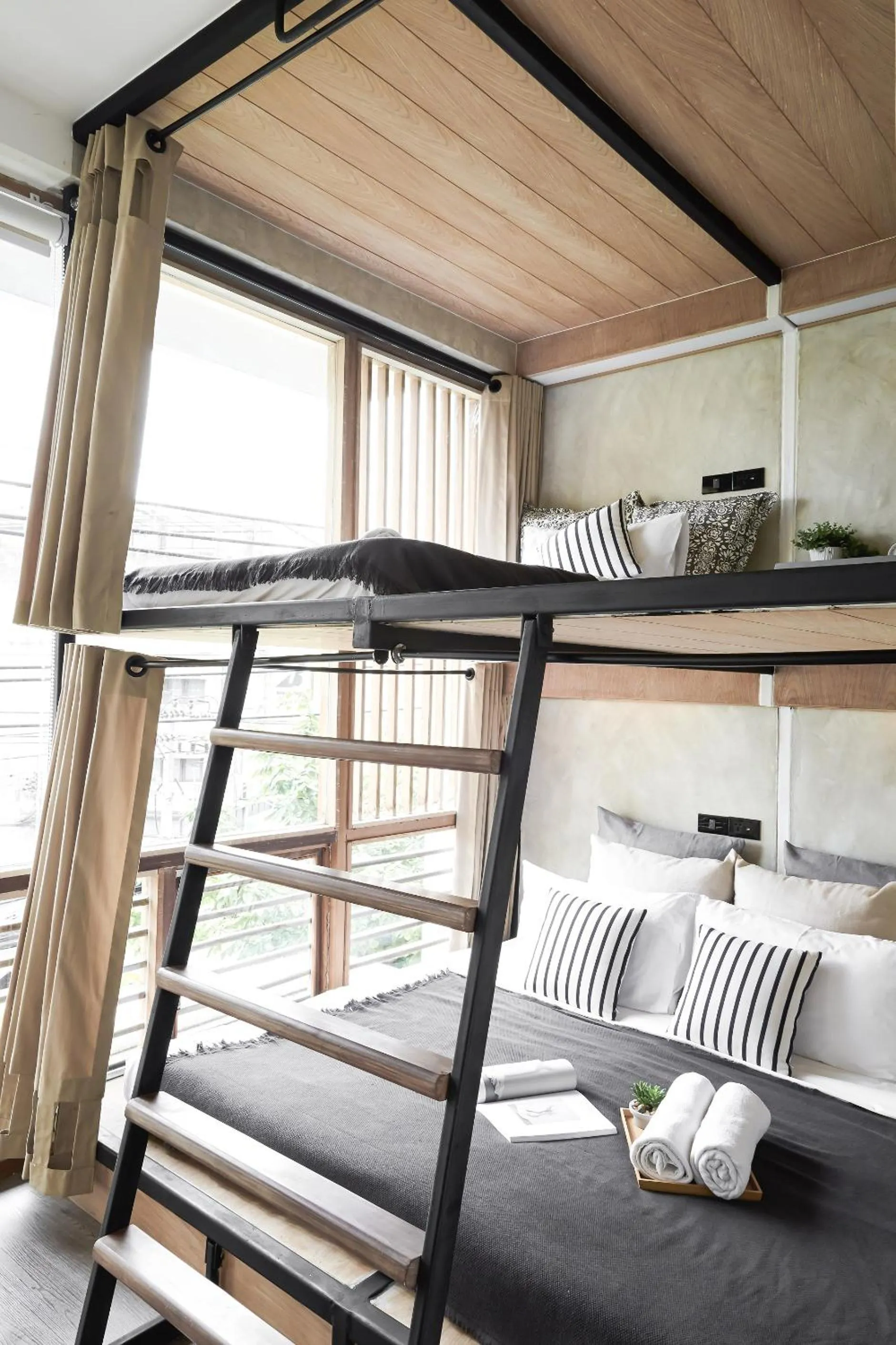 Bed in Vann Bangkok Boutique House